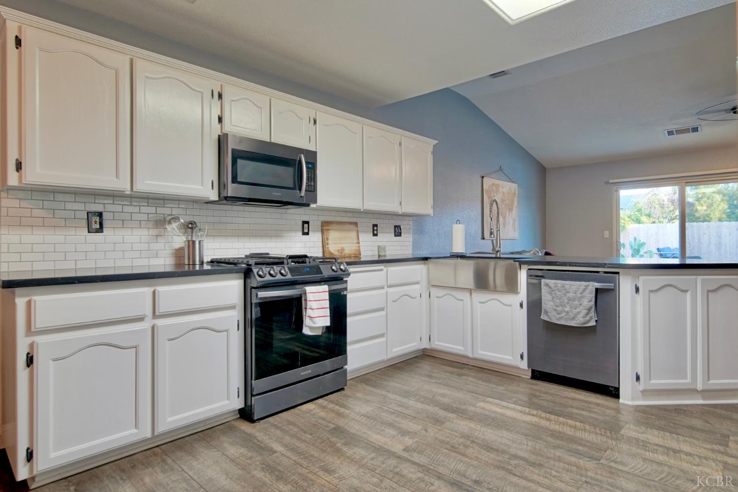 2159 Charlie Chambers Dr, Hanford, CA 93230
