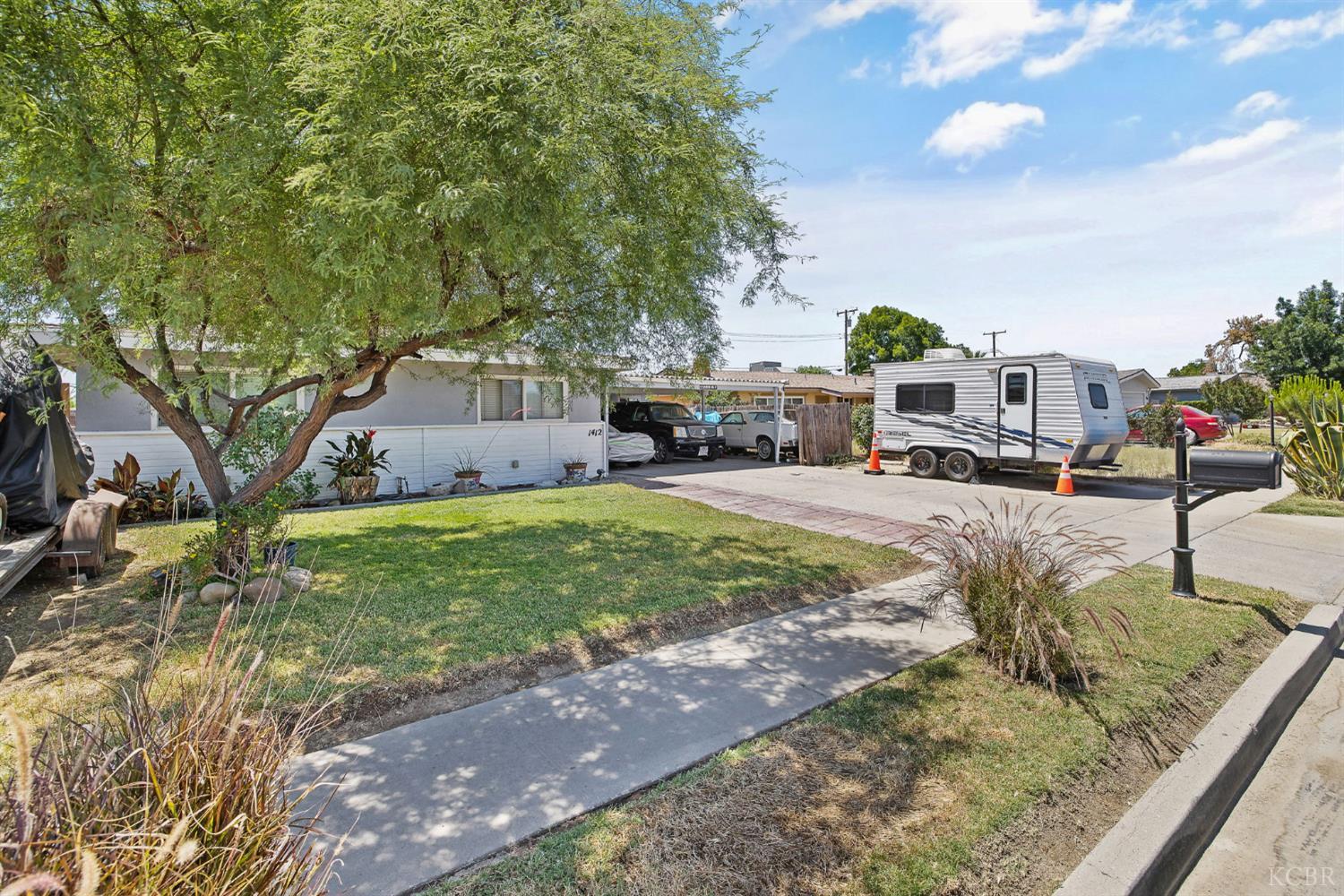 1412 N Williams St, Hanford, CA 93230