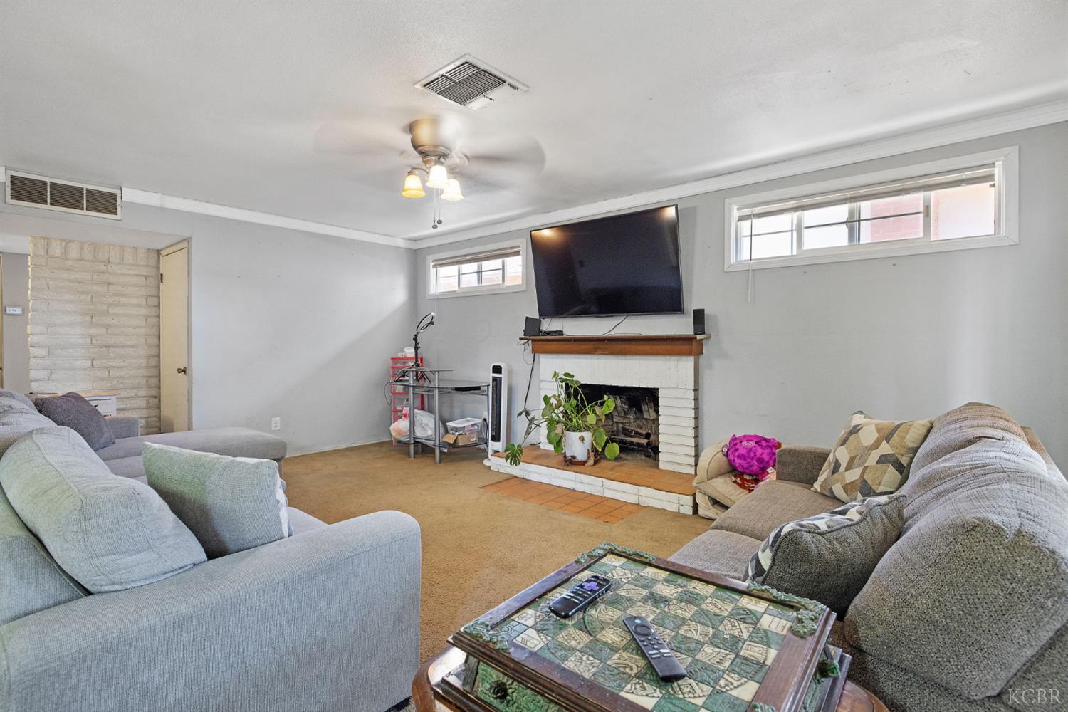 1412 N Williams St, Hanford, CA 93230
