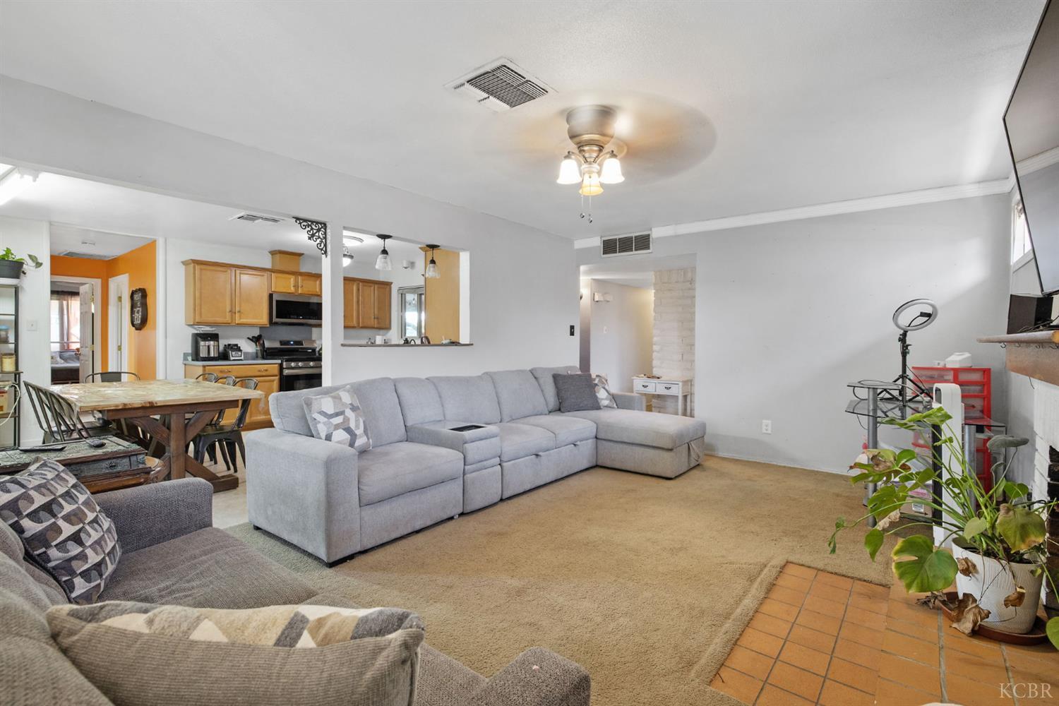 1412 N Williams St, Hanford, CA 93230