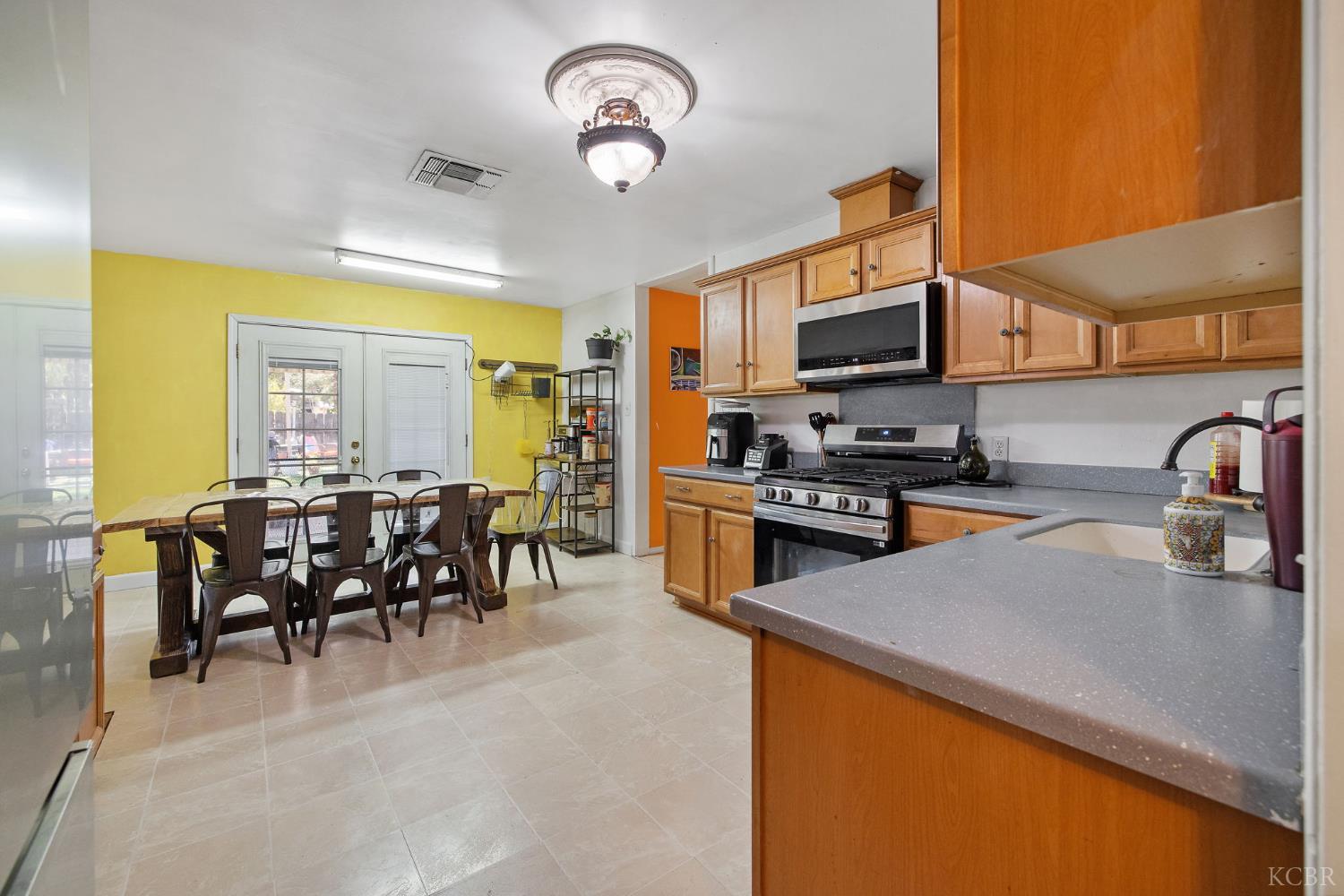 1412 N Williams St, Hanford, CA 93230