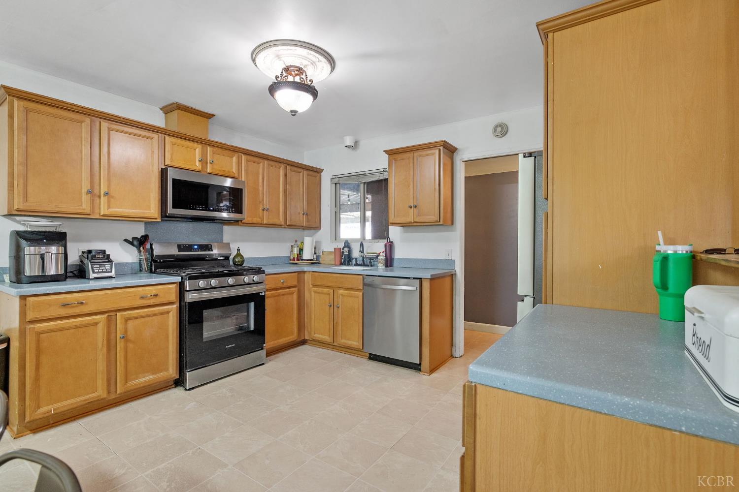 1412 N Williams St, Hanford, CA 93230