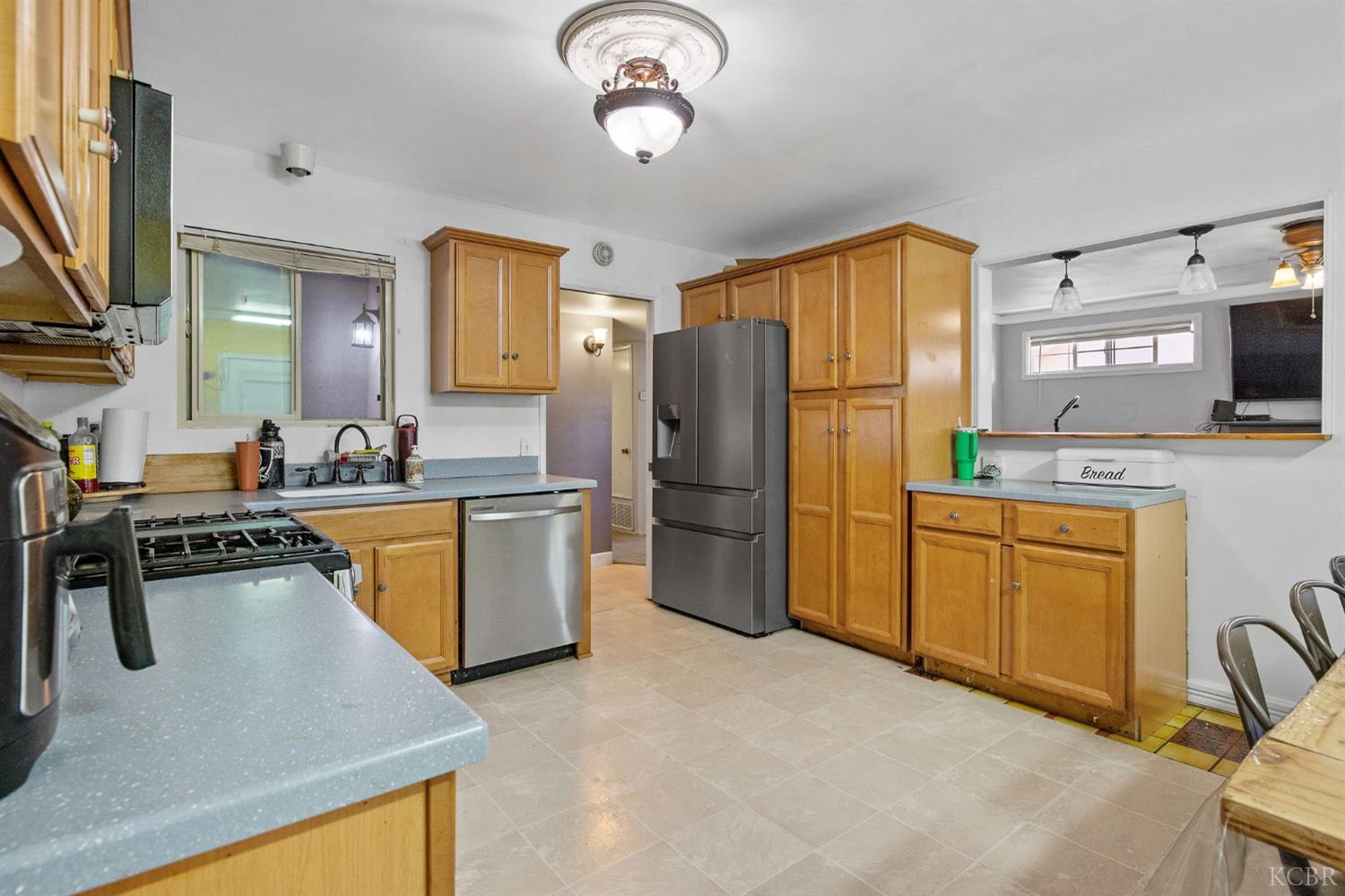 1412 N Williams St, Hanford, CA 93230