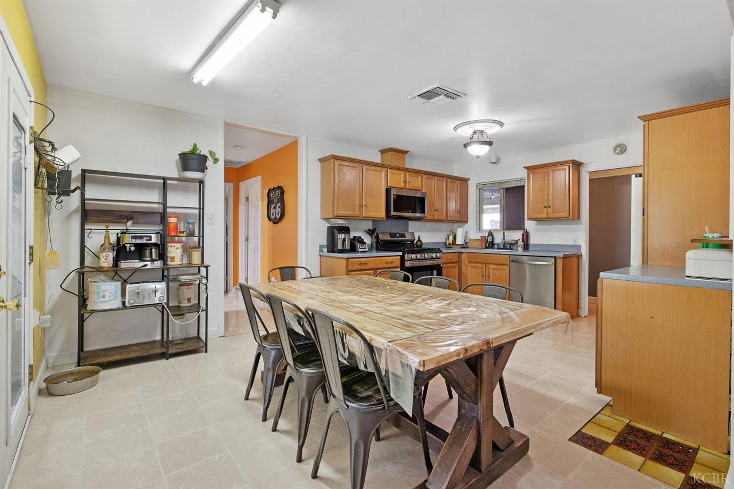 1412 N Williams St, Hanford, CA 93230