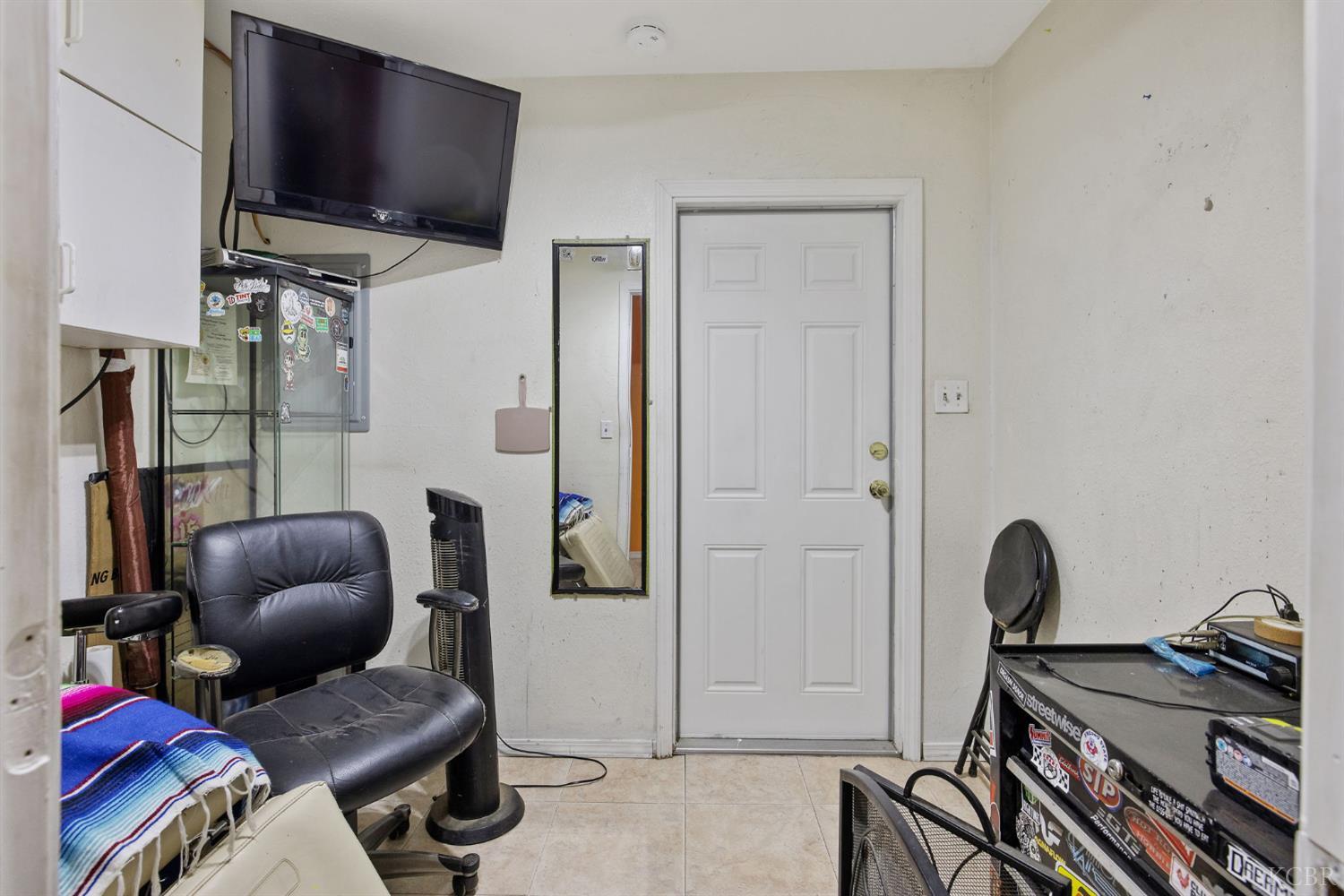 1412 N Williams St, Hanford, CA 93230
