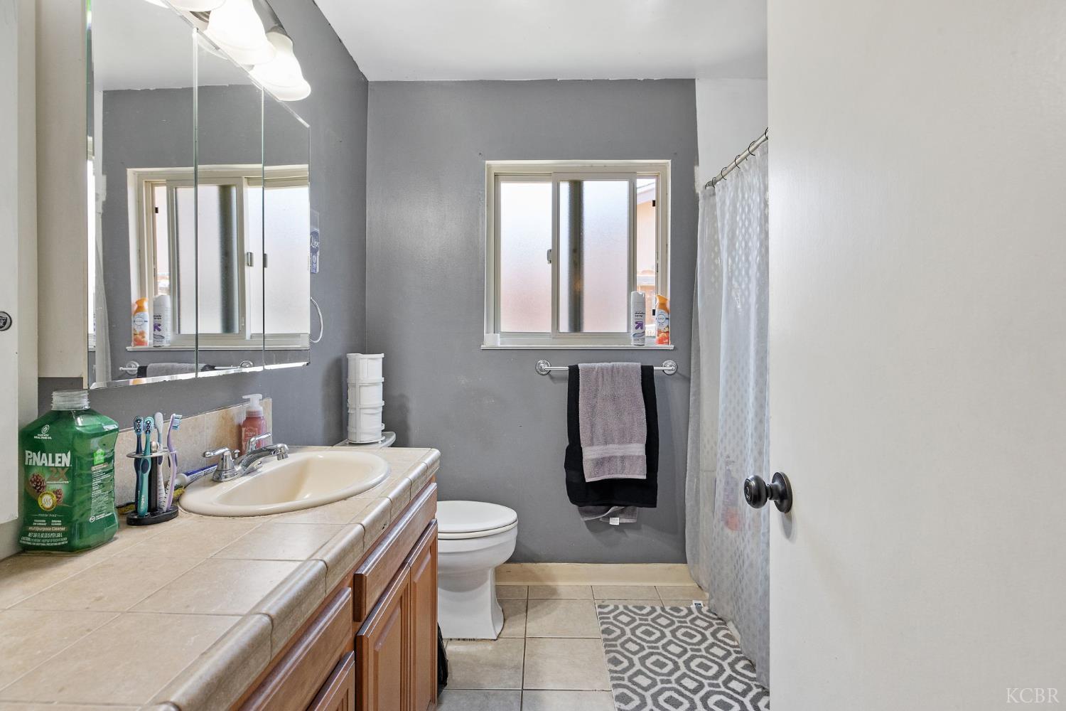 1412 N Williams St, Hanford, CA 93230