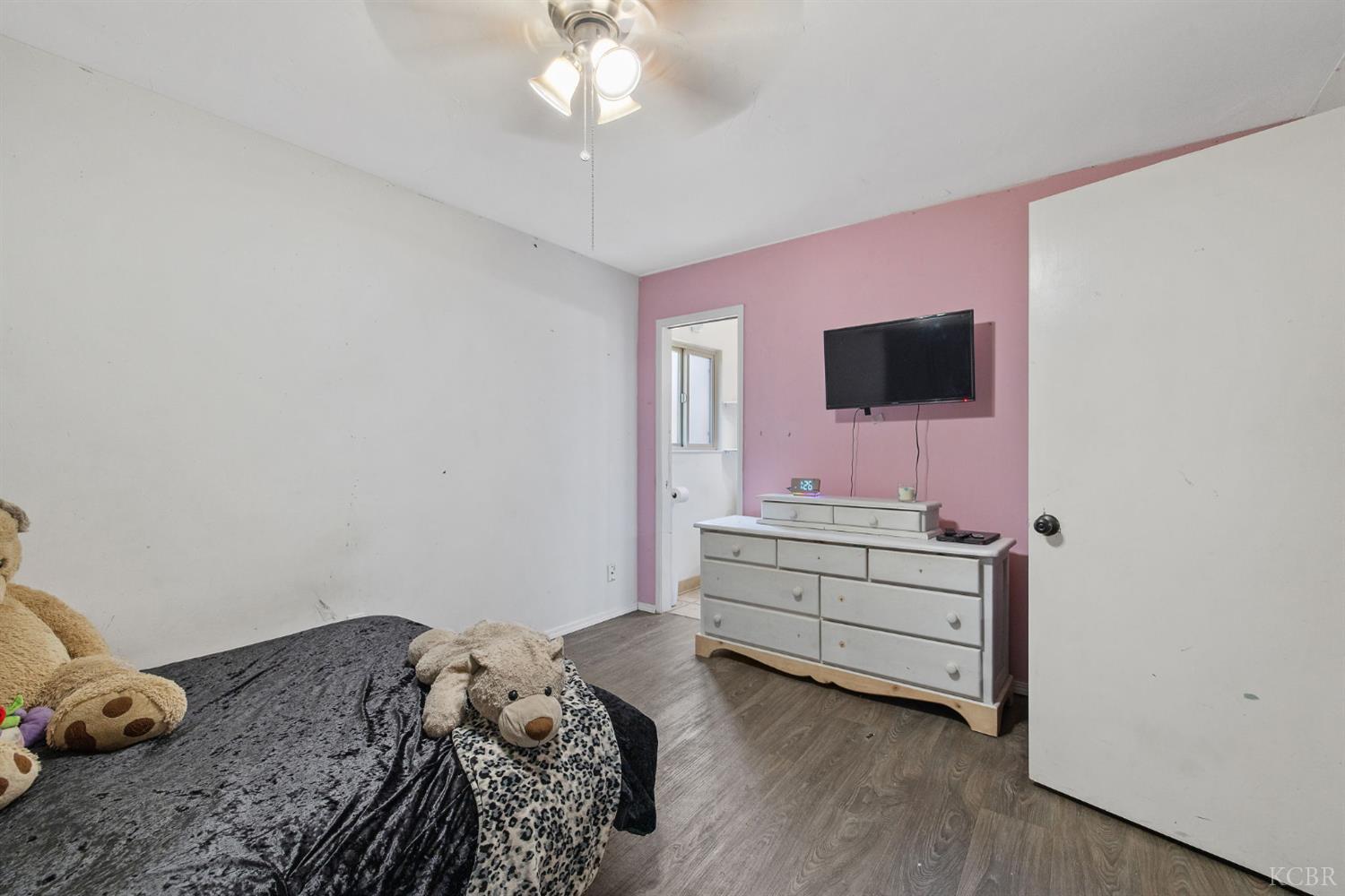 1412 N Williams St, Hanford, CA 93230