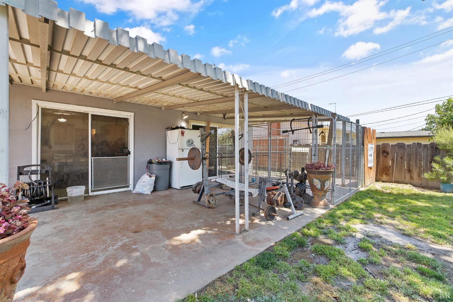1412 N Williams St, Hanford, CA 93230