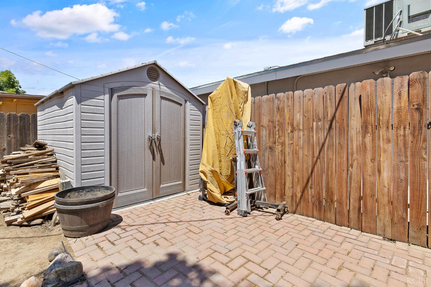 1412 N Williams St, Hanford, CA 93230