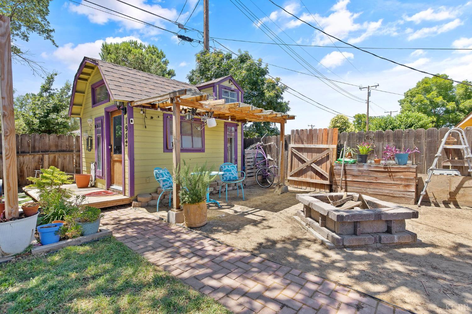 1412 N Williams St, Hanford, CA 93230