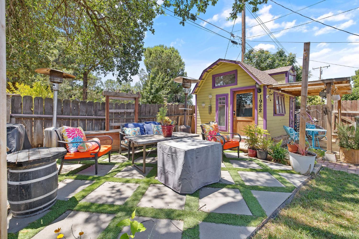 1412 N Williams St, Hanford, CA 93230