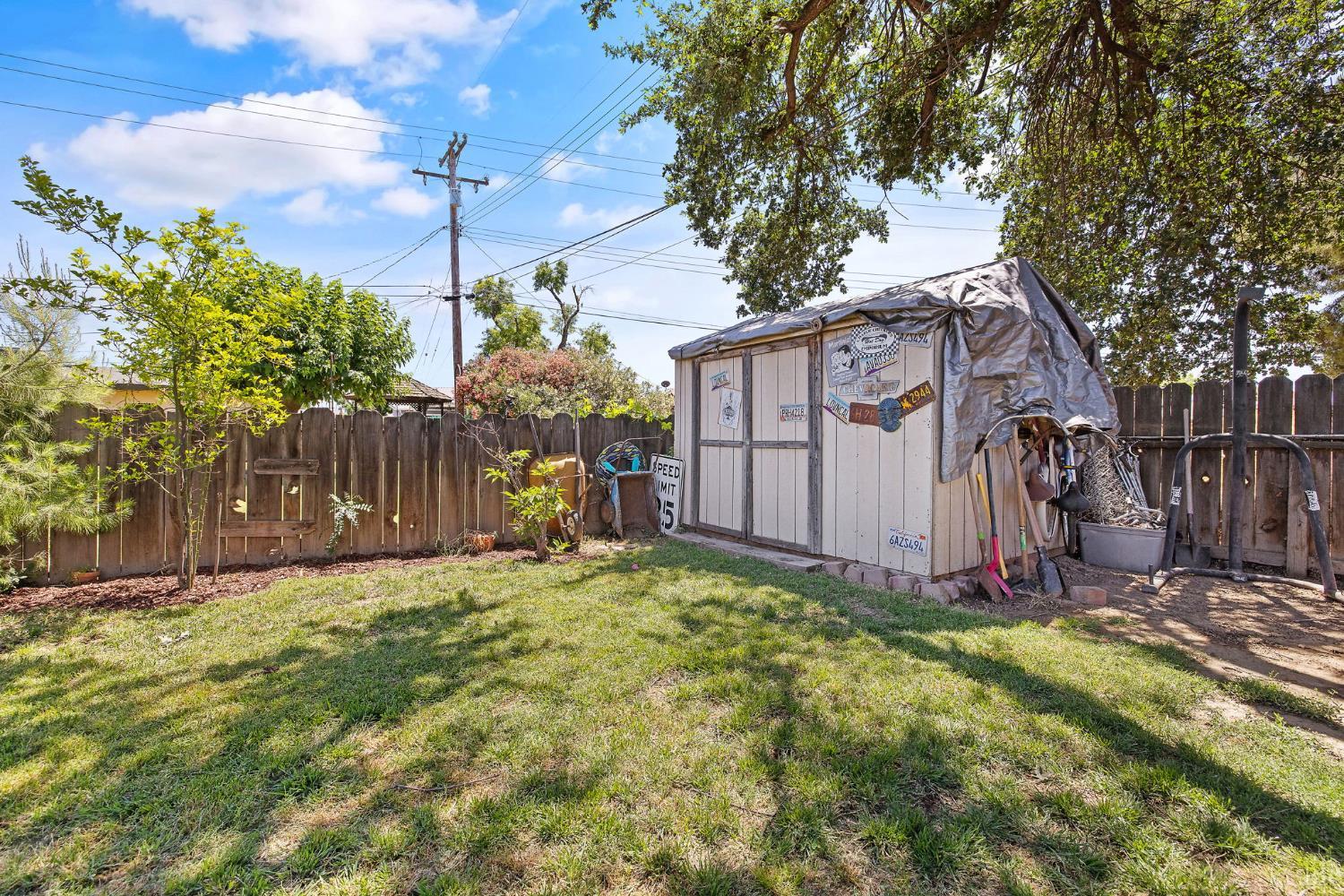 1412 N Williams St, Hanford, CA 93230