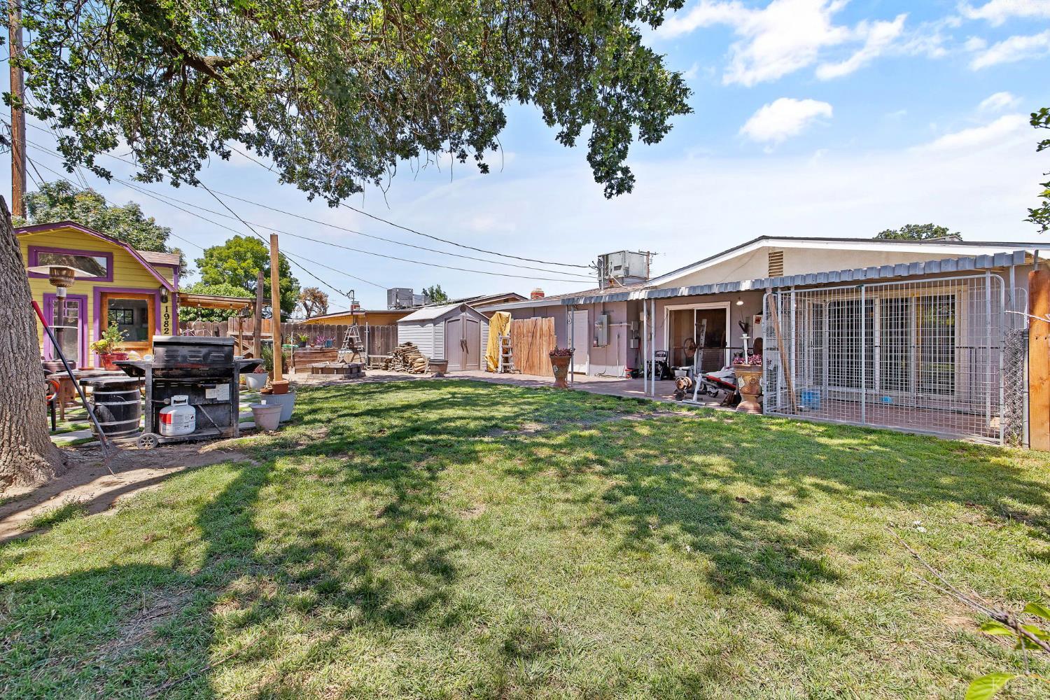 1412 N Williams St, Hanford, CA 93230