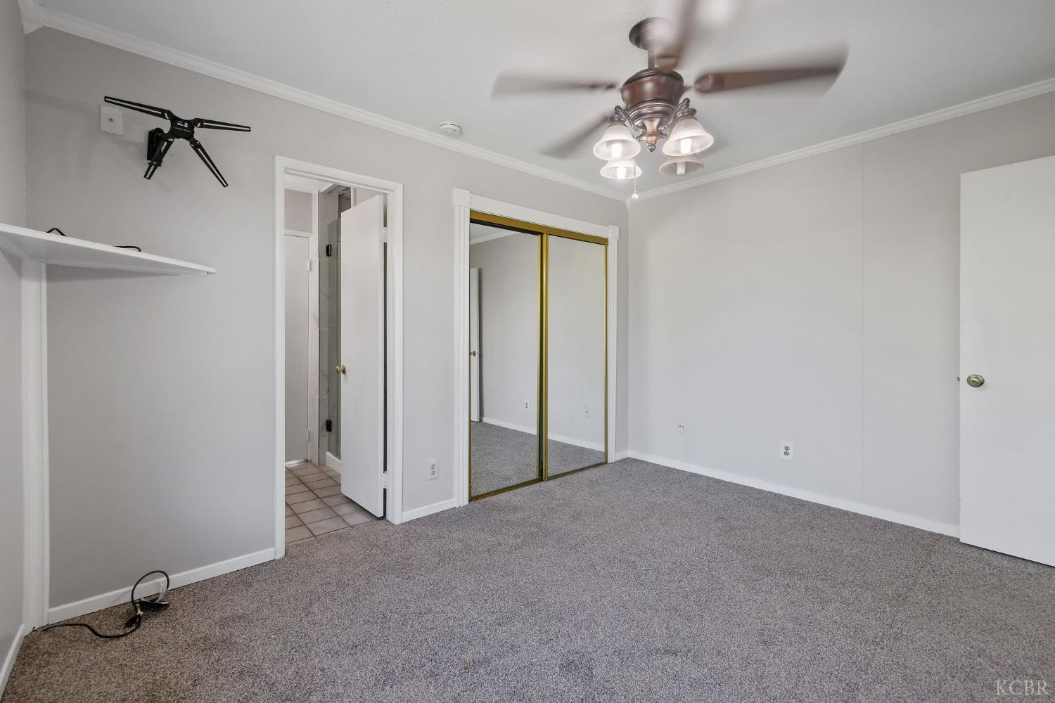 3325 W Laurel Ave W, Visalia, CA 93277