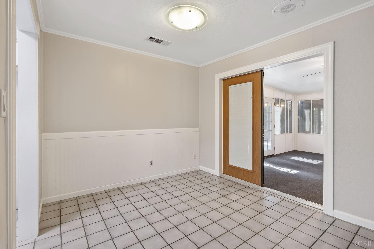 3325 W Laurel Ave W, Visalia, CA 93277
