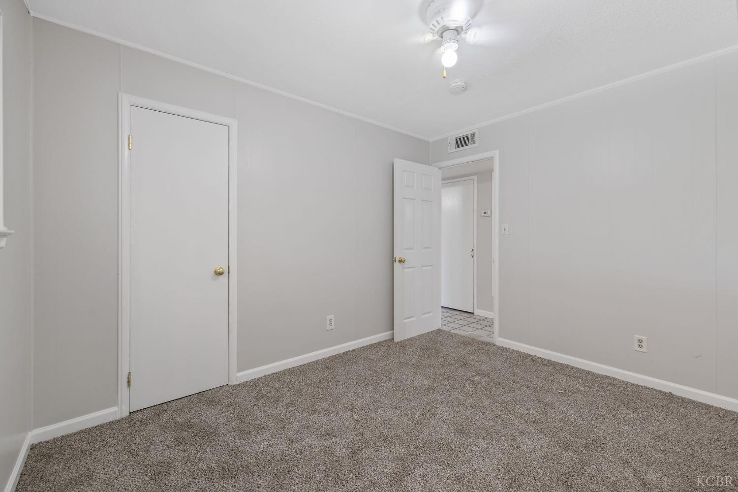 3325 W Laurel Ave W, Visalia, CA 93277