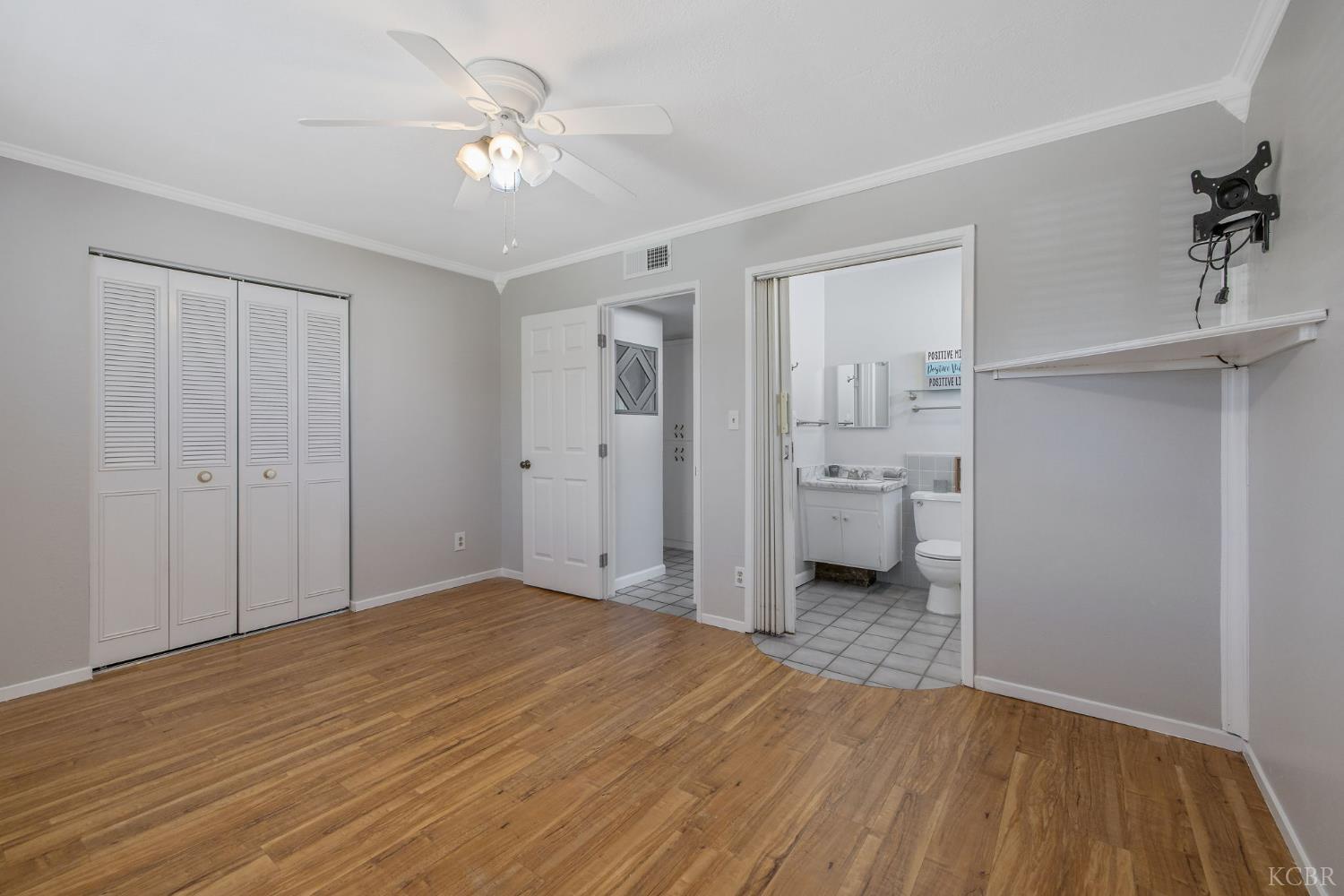 3325 W Laurel Ave W, Visalia, CA 93277