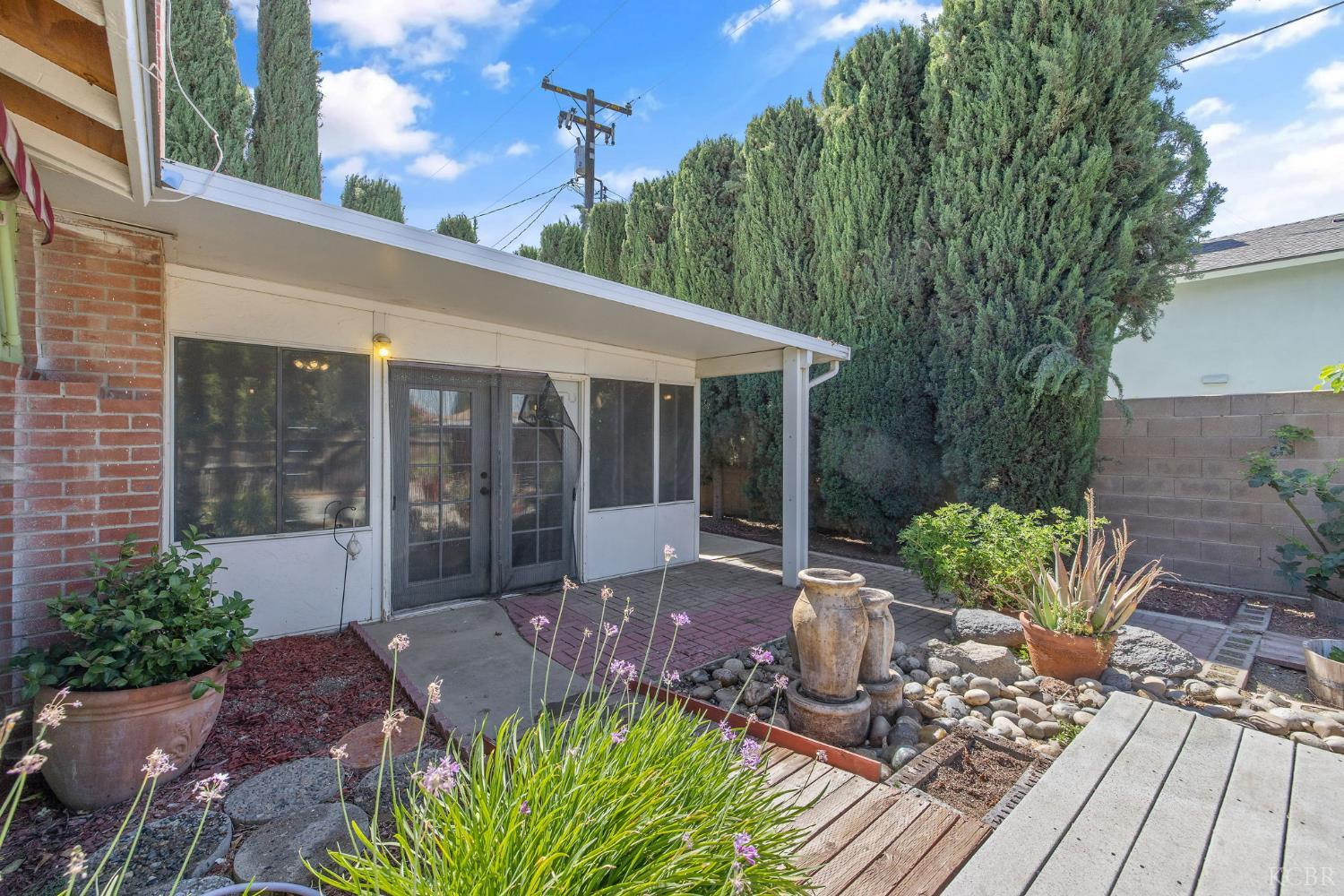 3325 W Laurel Ave W, Visalia, CA 93277