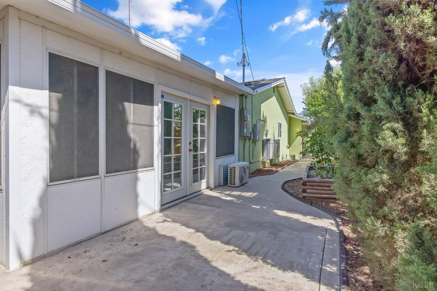 3325 W Laurel Ave W, Visalia, CA 93277