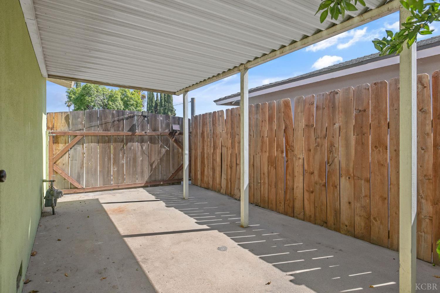 3325 W Laurel Ave W, Visalia, CA 93277