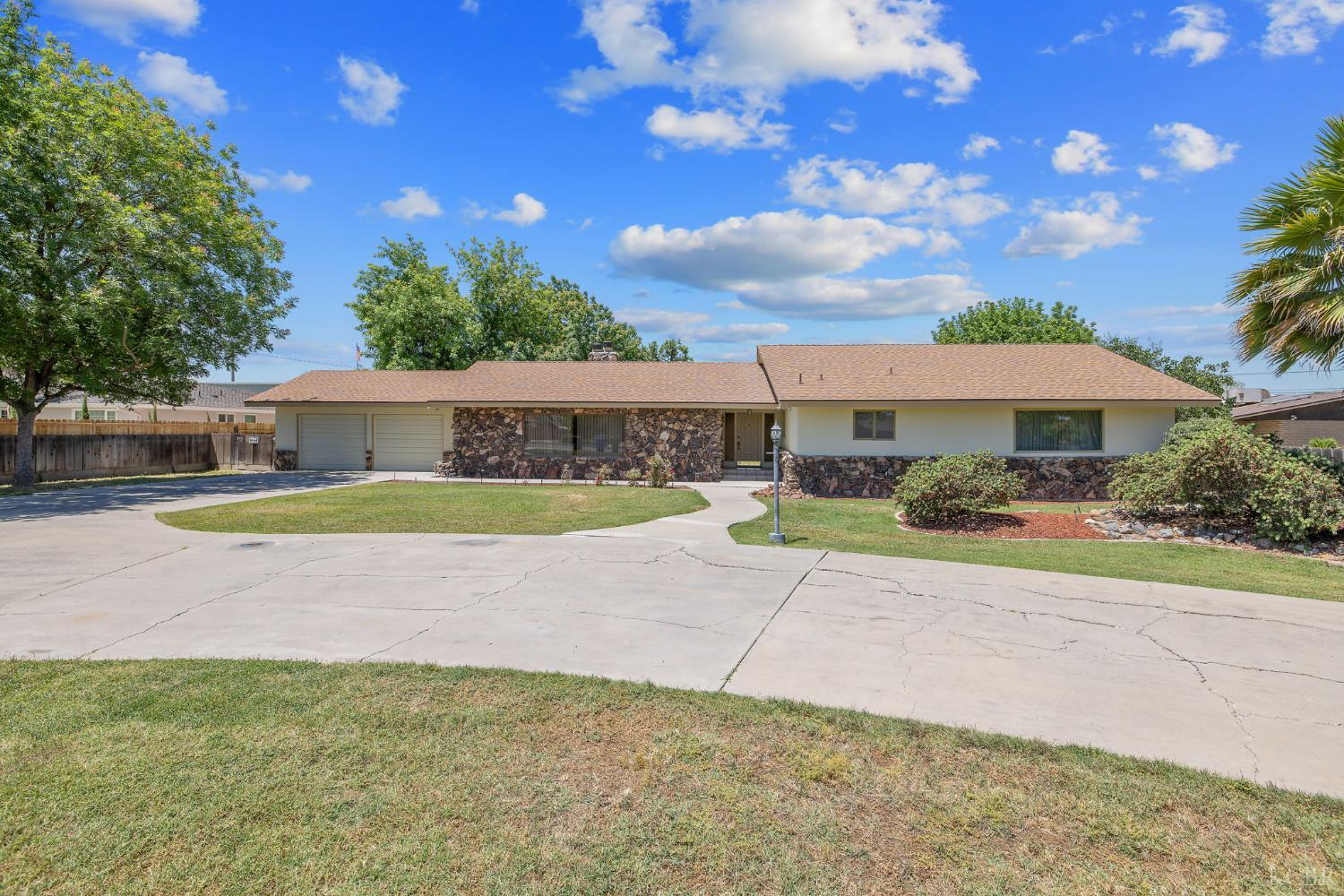 8640 12th Ave, Hanford, CA 93230