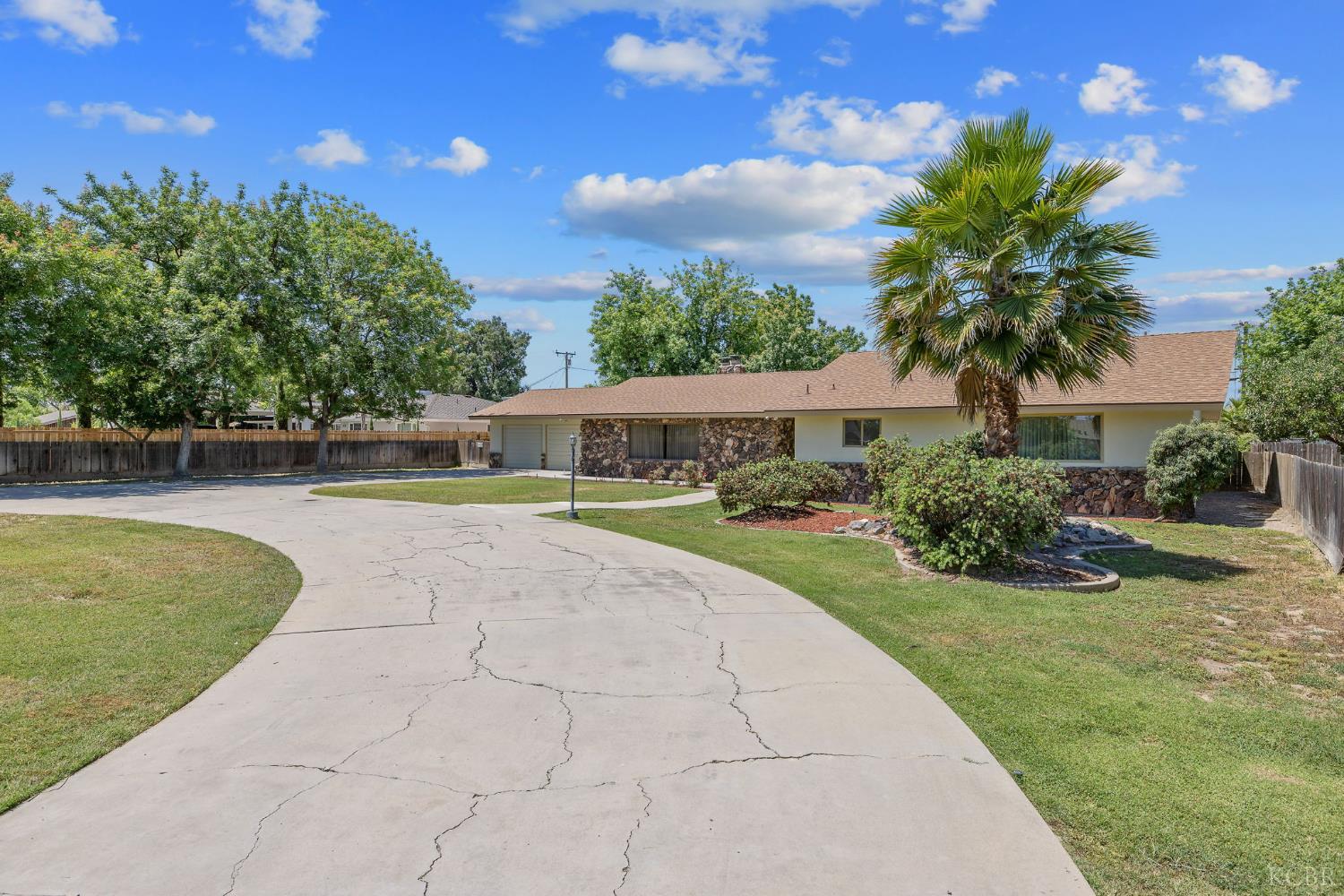 8640 12th Ave, Hanford, CA 93230