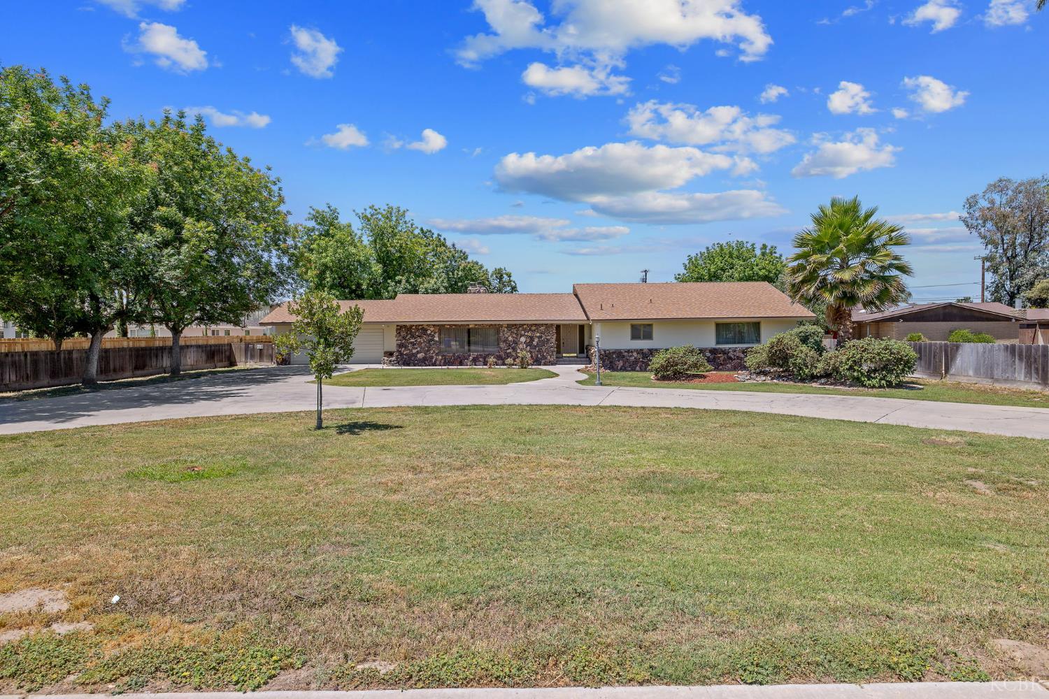 8640 12th Ave, Hanford, CA 93230