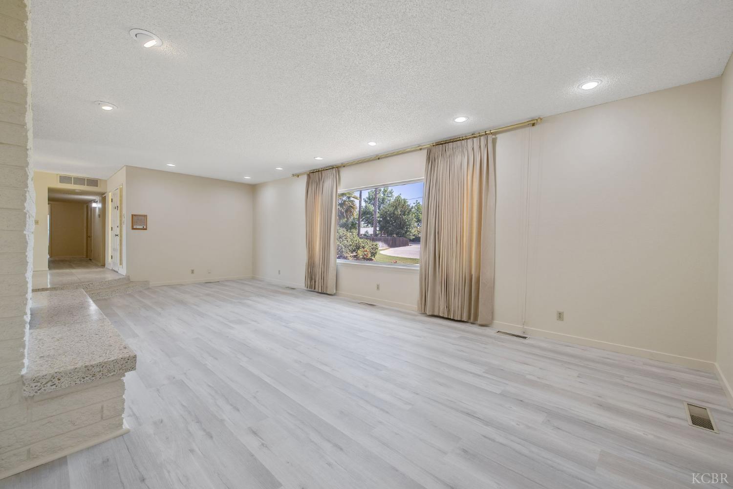 8640 12th Ave, Hanford, CA 93230