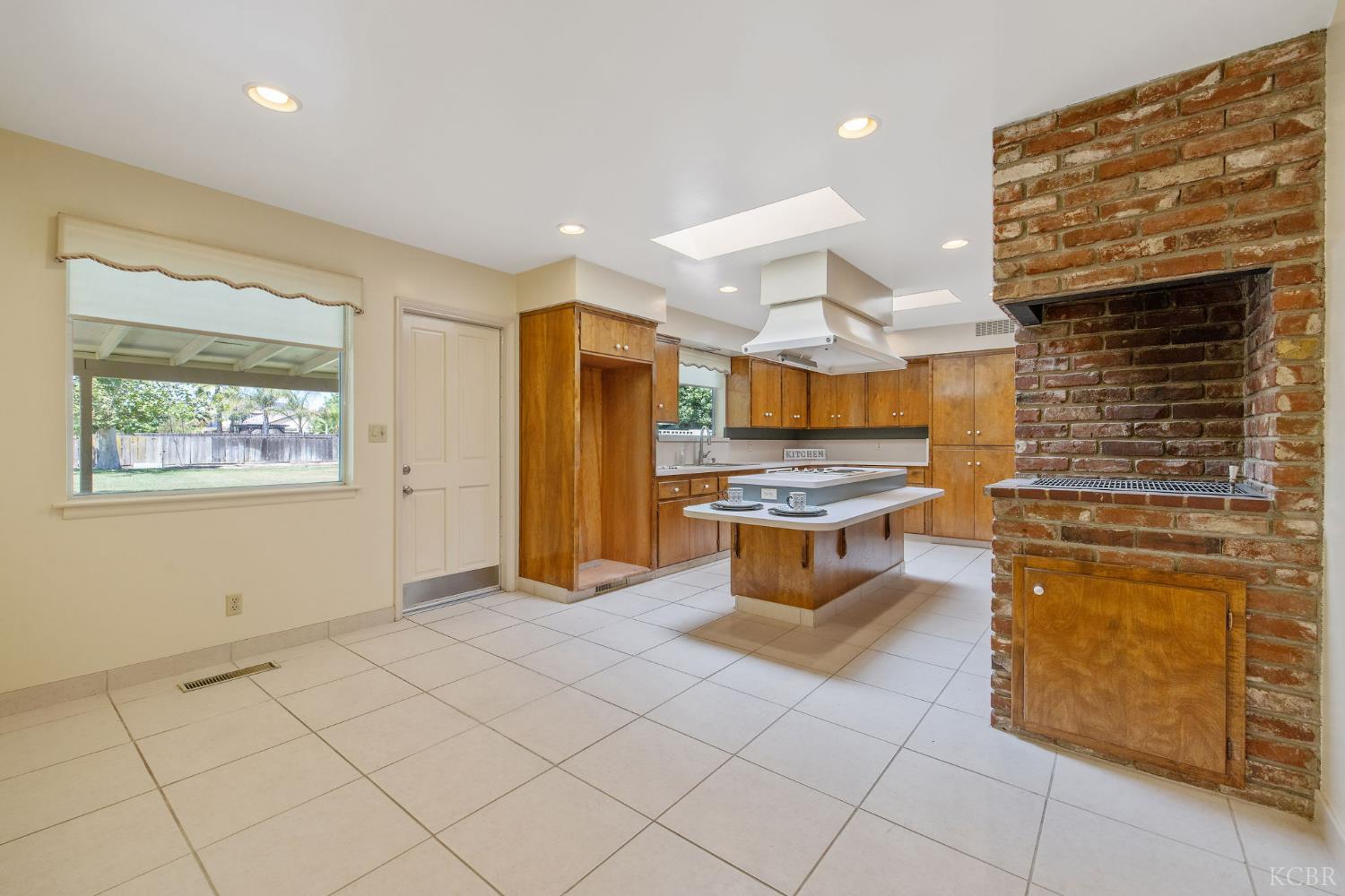 8640 12th Ave, Hanford, CA 93230