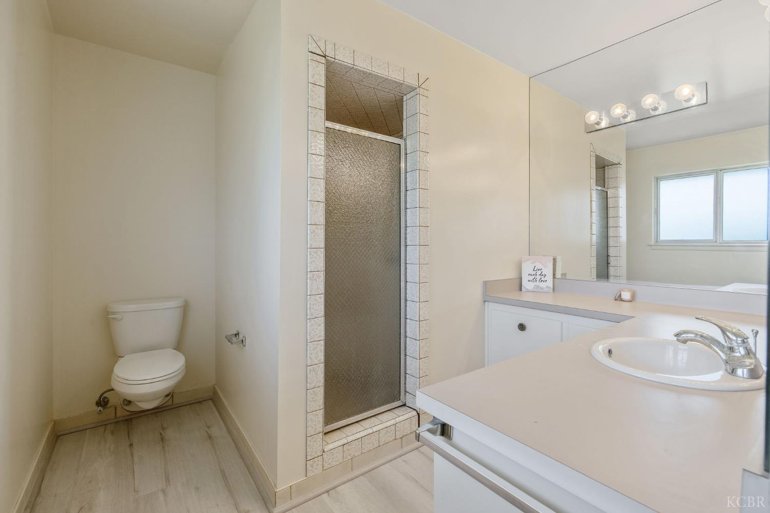 8640 12th Ave, Hanford, CA 93230