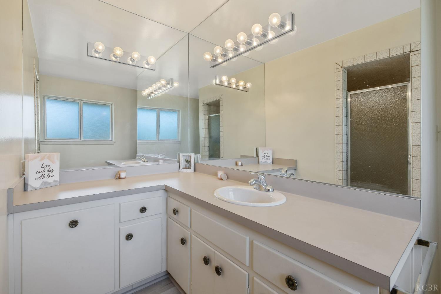 8640 12th Ave, Hanford, CA 93230