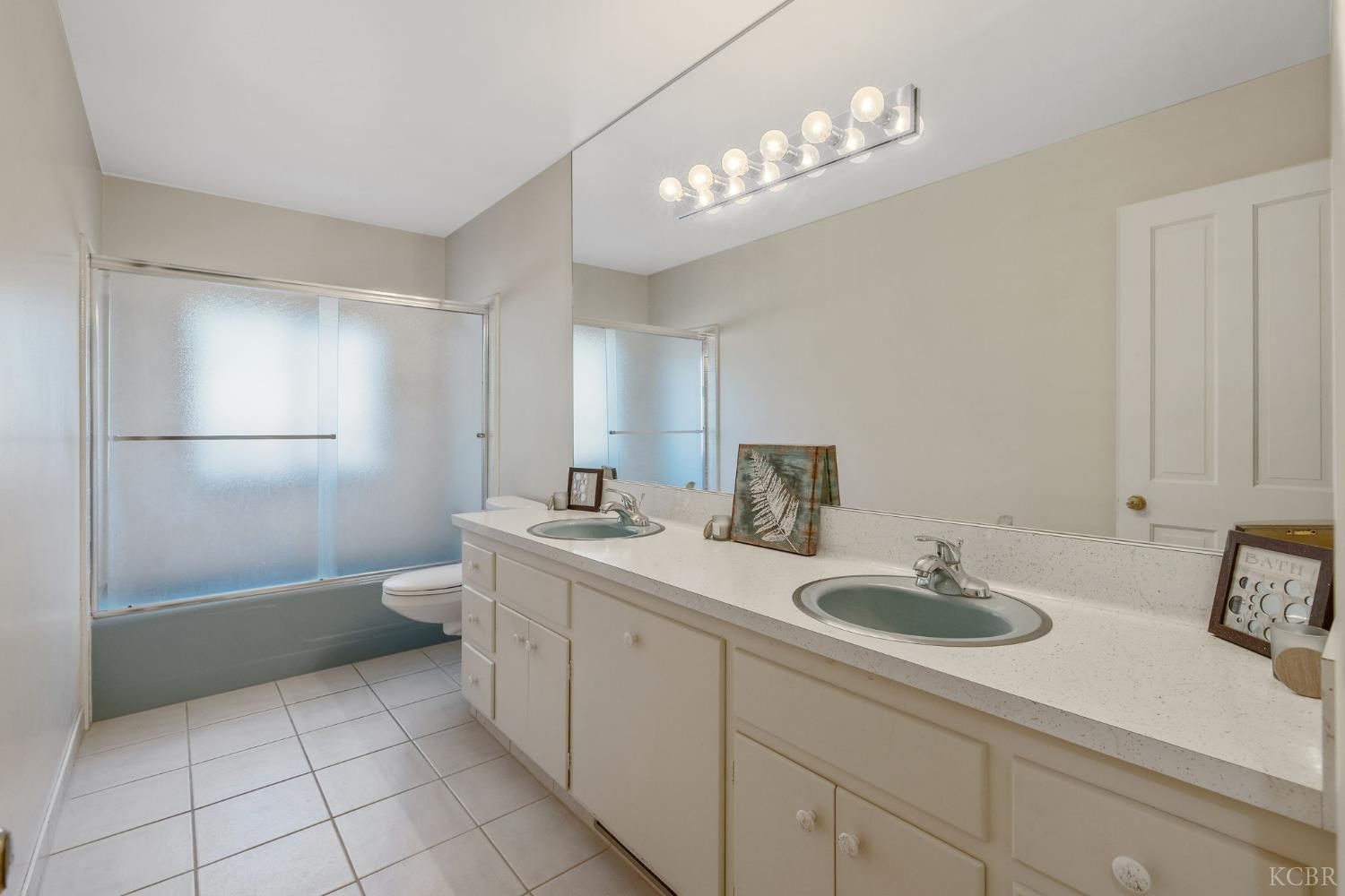 8640 12th Ave, Hanford, CA 93230