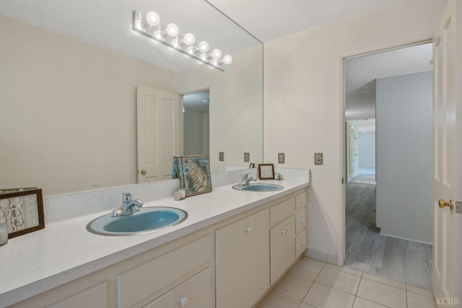 8640 12th Ave, Hanford, CA 93230