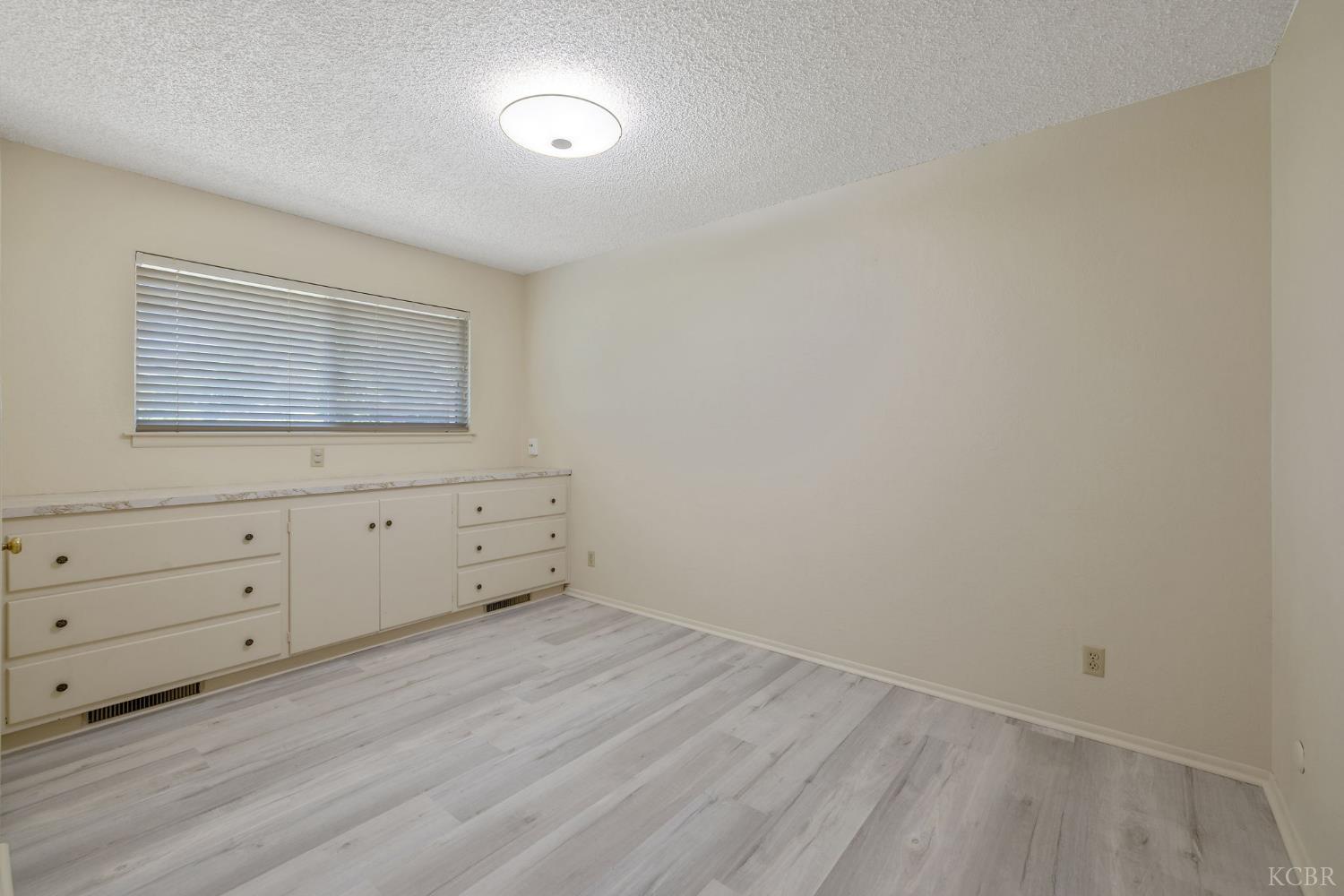 8640 12th Ave, Hanford, CA 93230