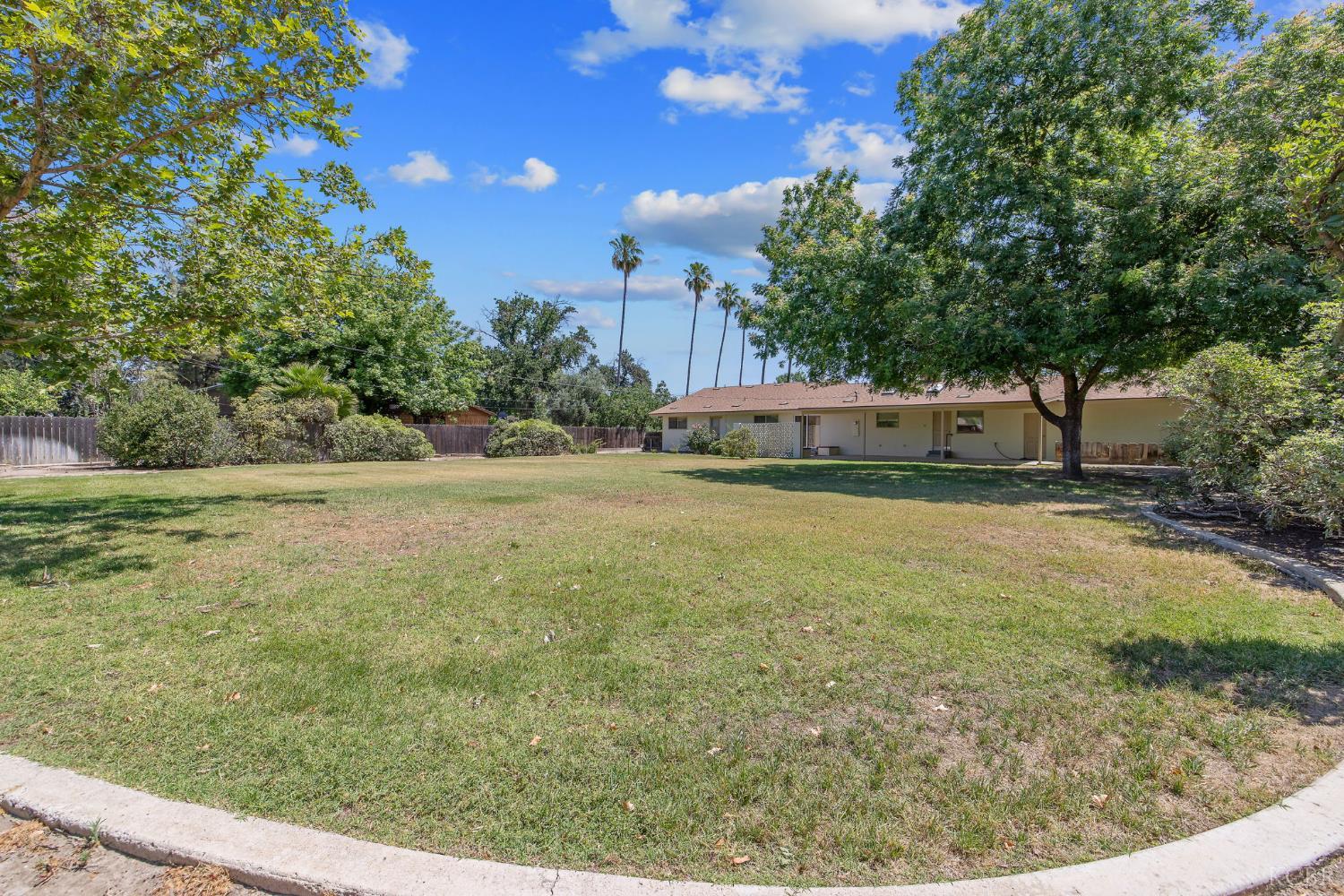 8640 12th Ave, Hanford, CA 93230