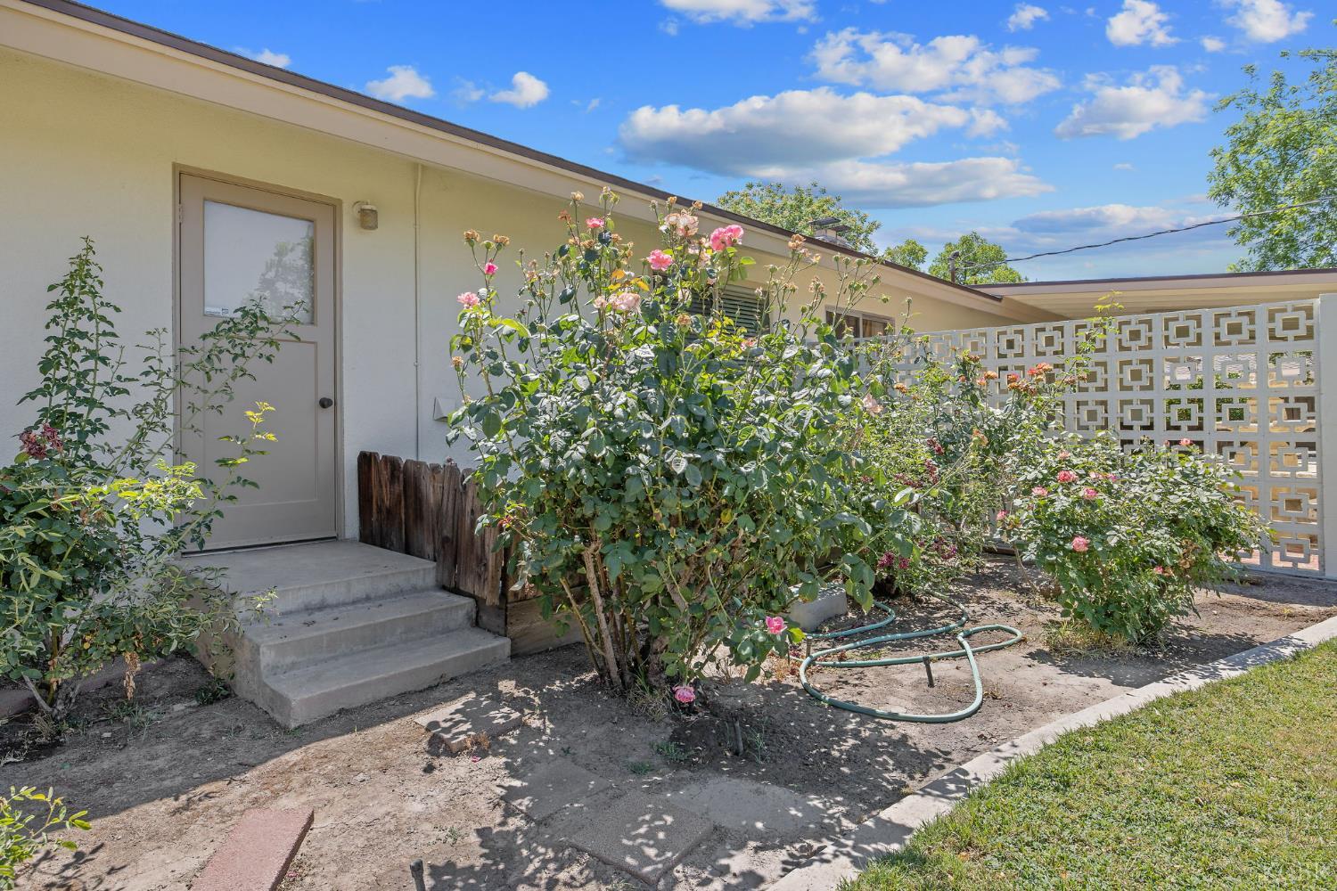 8640 12th Ave, Hanford, CA 93230