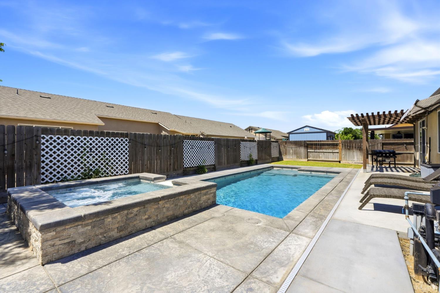 1383 E Donnybrook Pl, Hanford, CA 93230