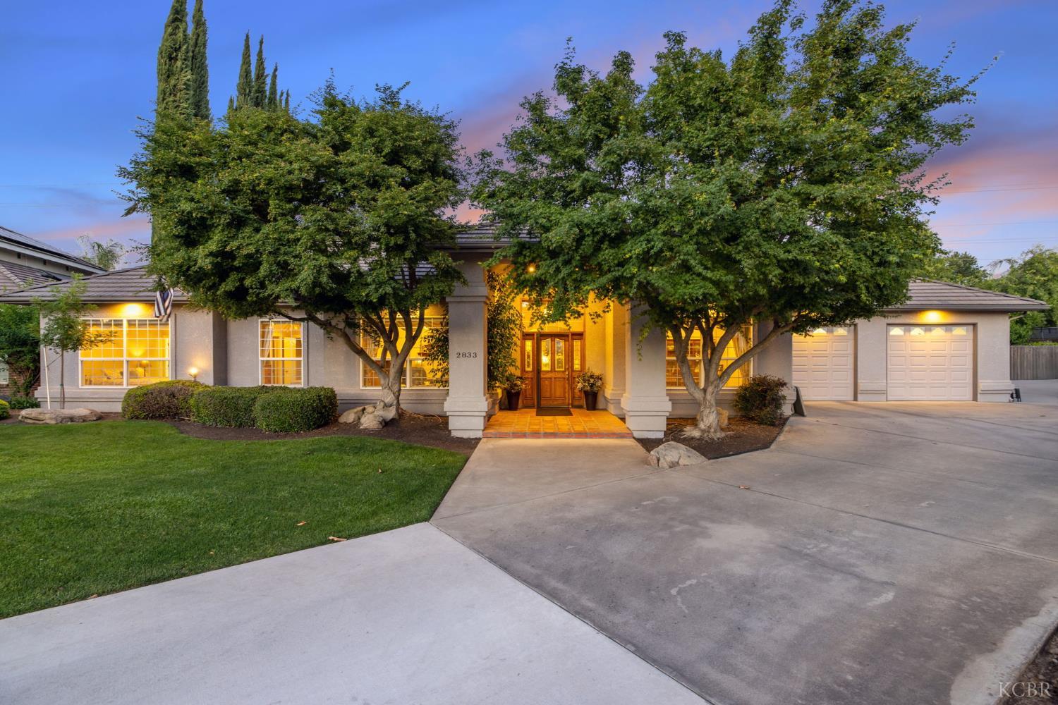 2833 E Laura Ct, Visalia, CA 93292