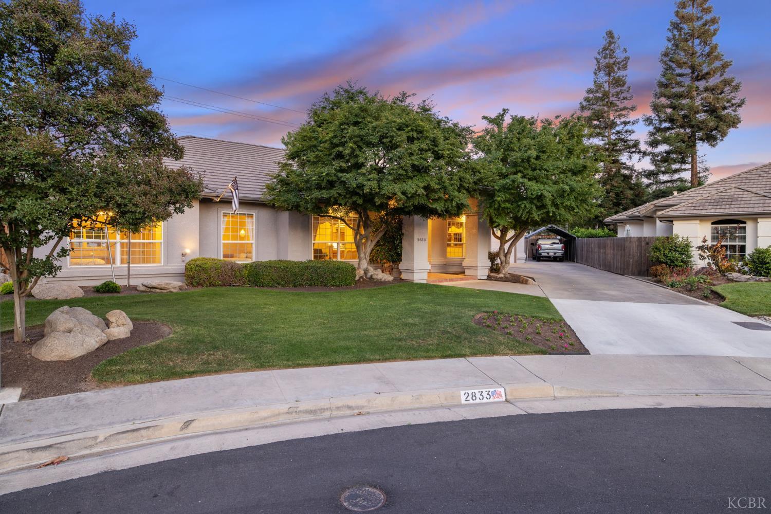 2833 E Laura Ct, Visalia, CA 93292