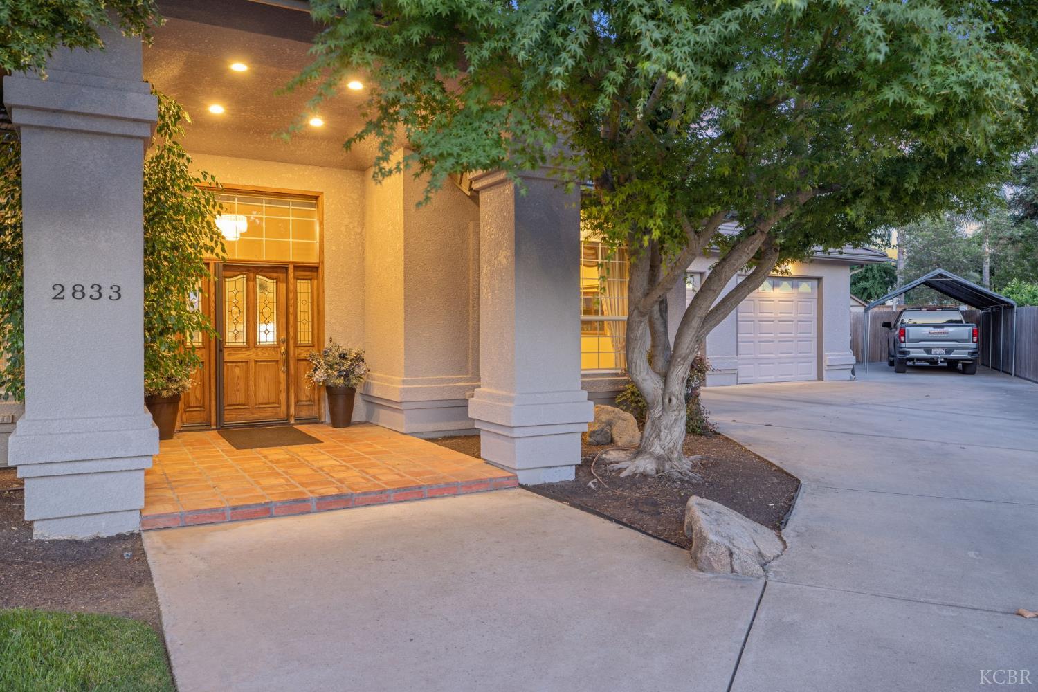 2833 E Laura Ct, Visalia, CA 93292