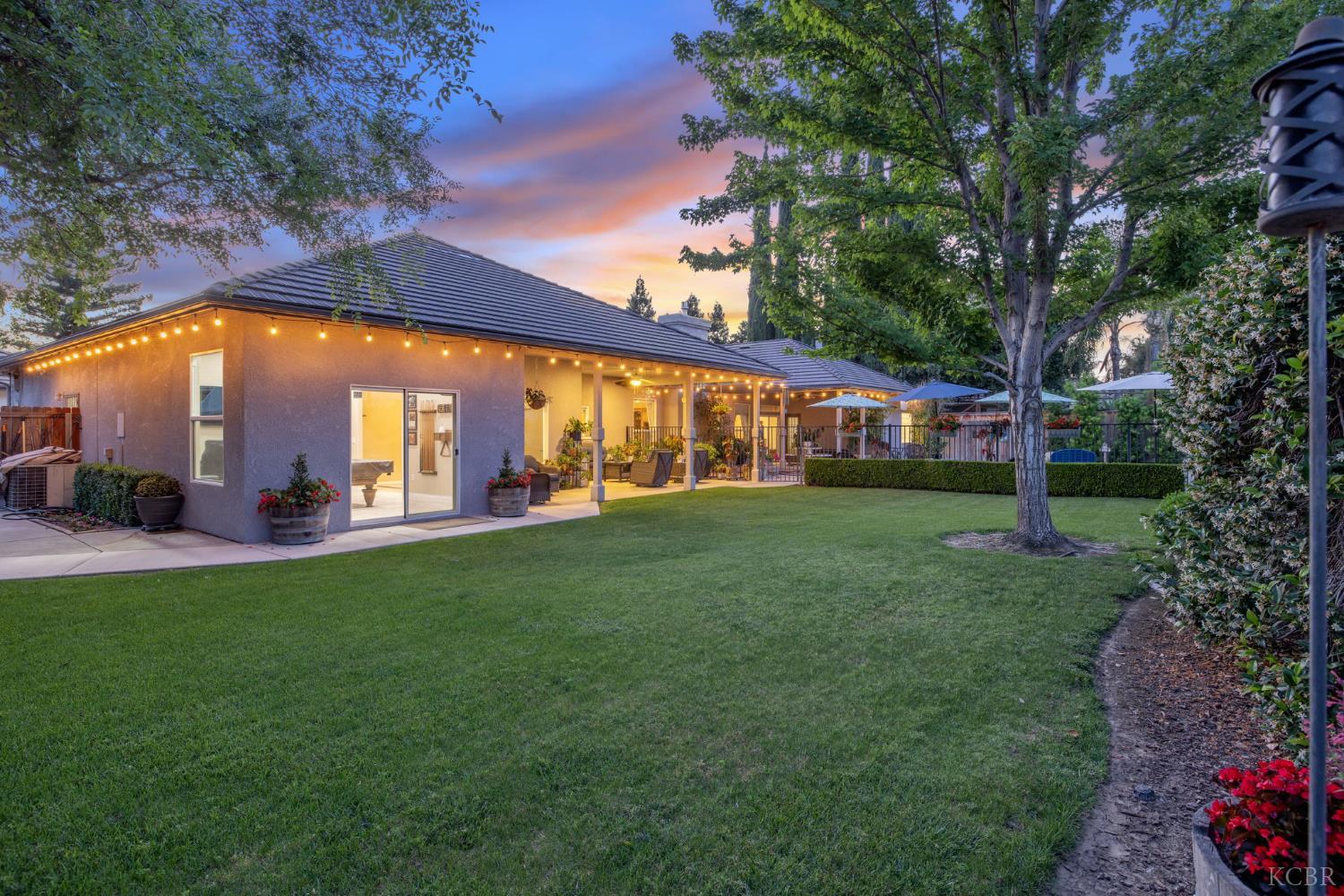 2833 E Laura Ct, Visalia, CA 93292