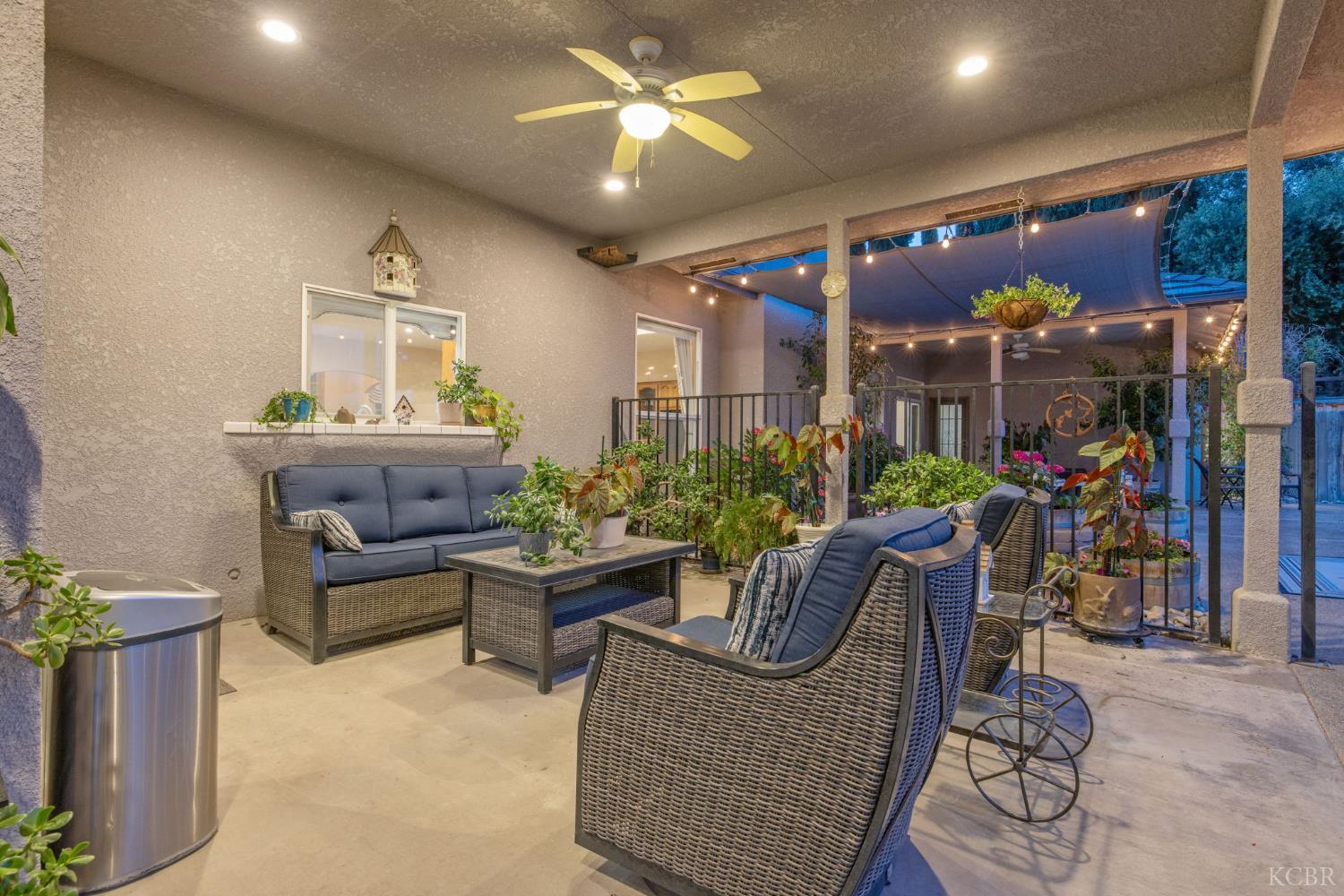 2833 E Laura Ct, Visalia, CA 93292