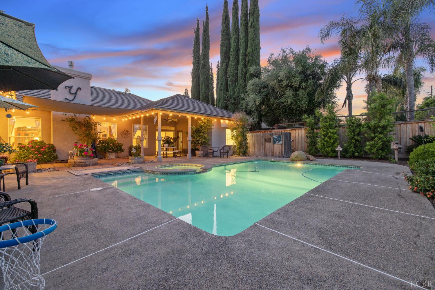 2833 E Laura Ct, Visalia, CA 93292
