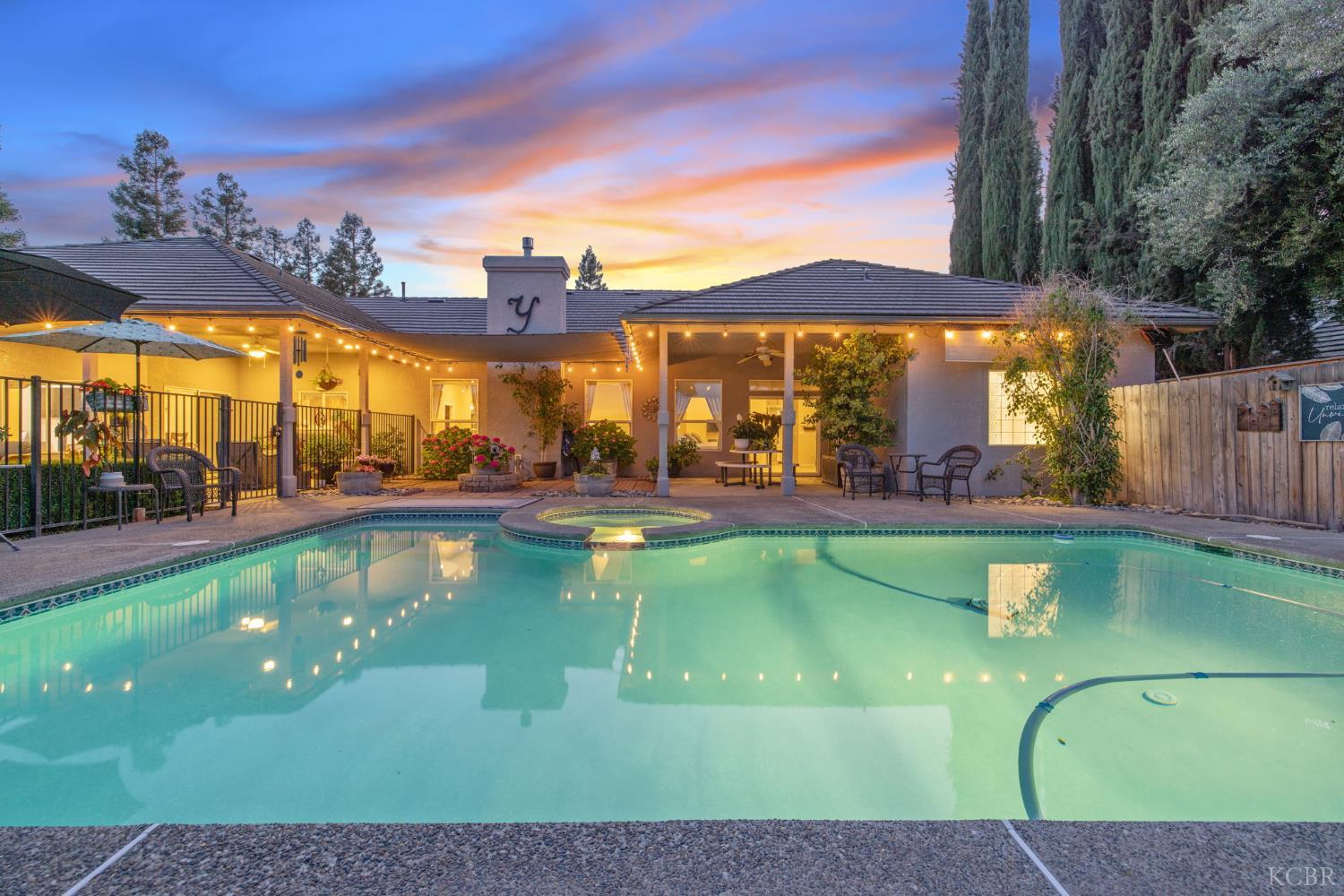 2833 E Laura Ct, Visalia, CA 93292