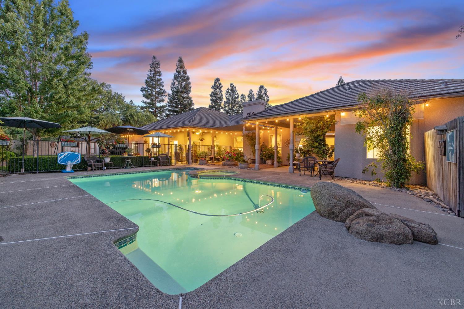 2833 E Laura Ct, Visalia, CA 93292