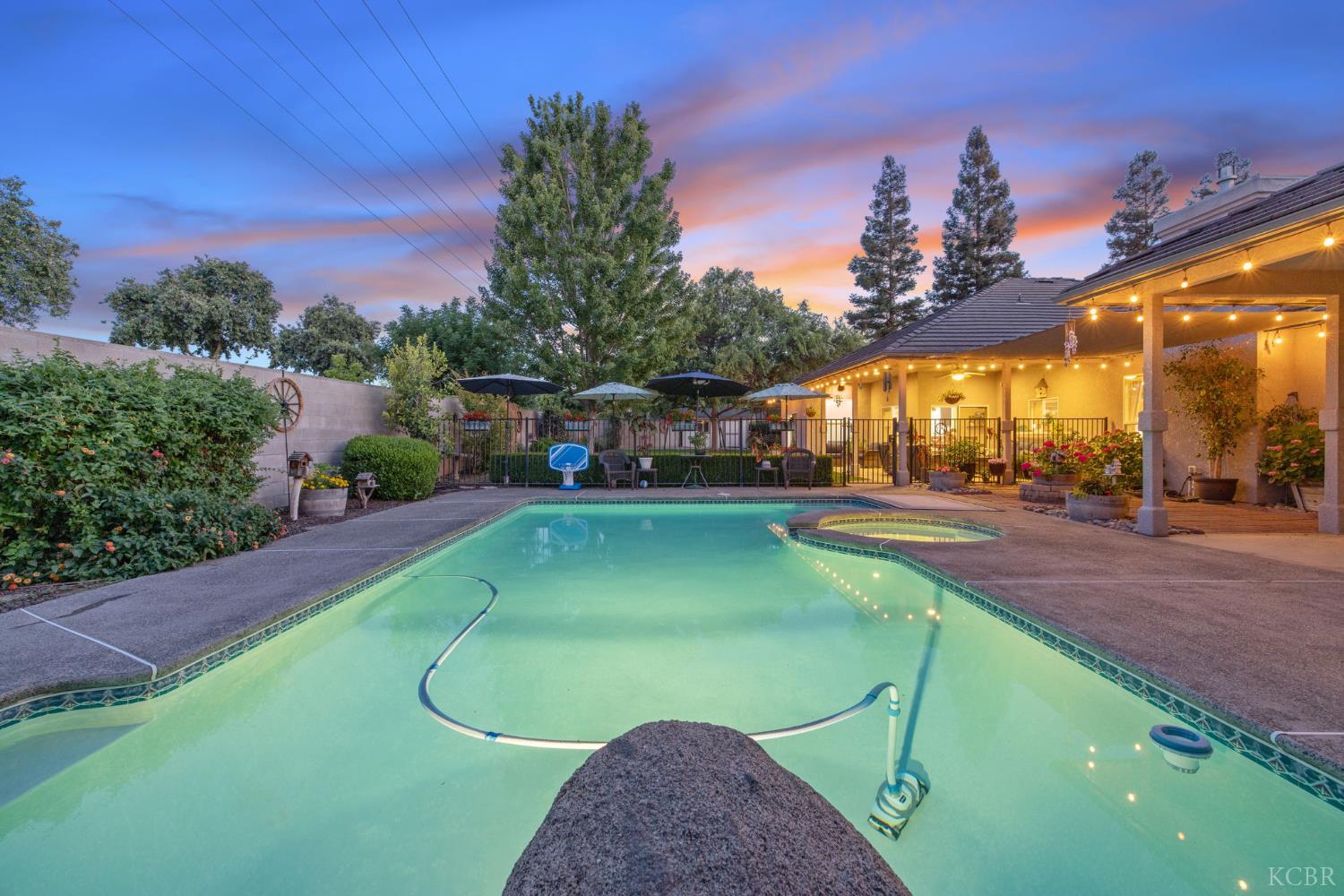 2833 E Laura Ct, Visalia, CA 93292
