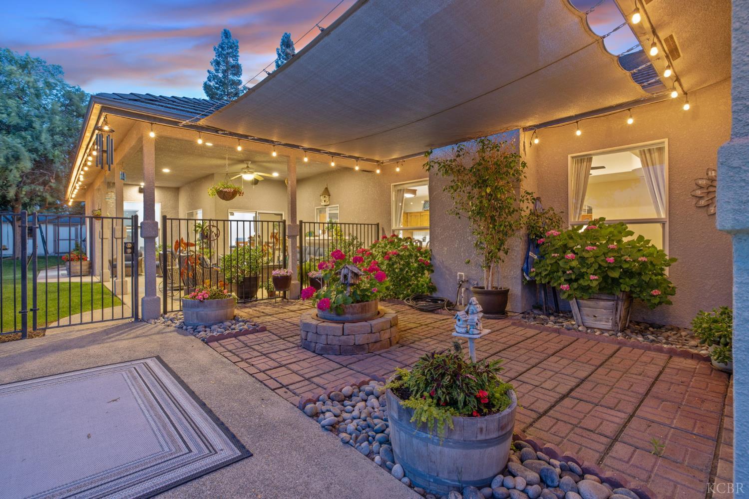 2833 E Laura Ct, Visalia, CA 93292