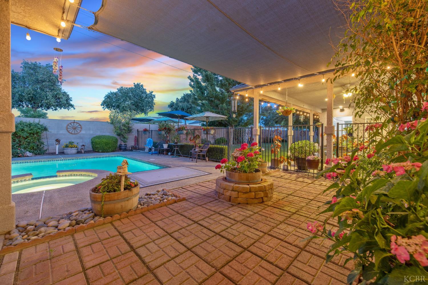 2833 E Laura Ct, Visalia, CA 93292