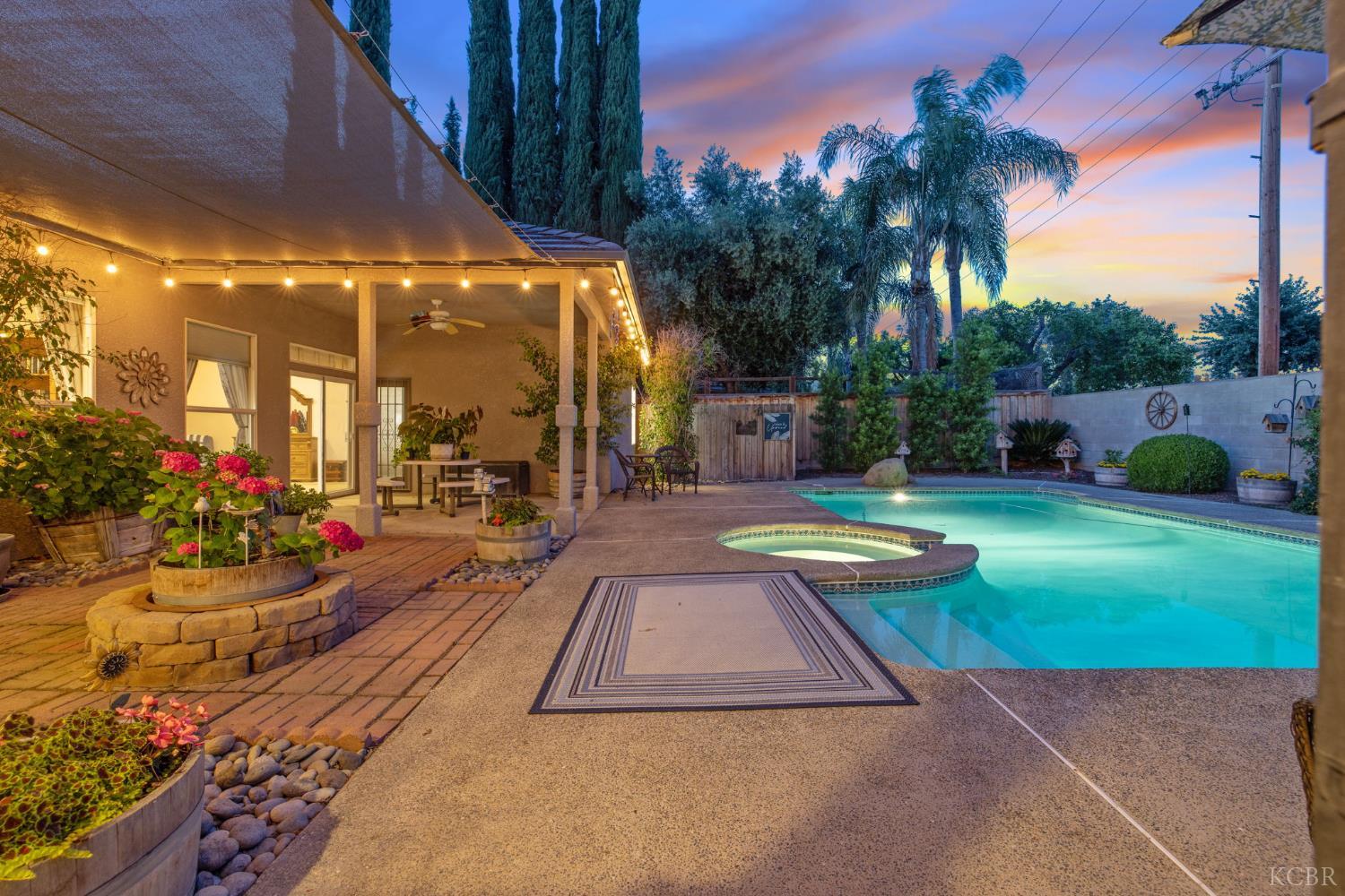 2833 E Laura Ct, Visalia, CA 93292