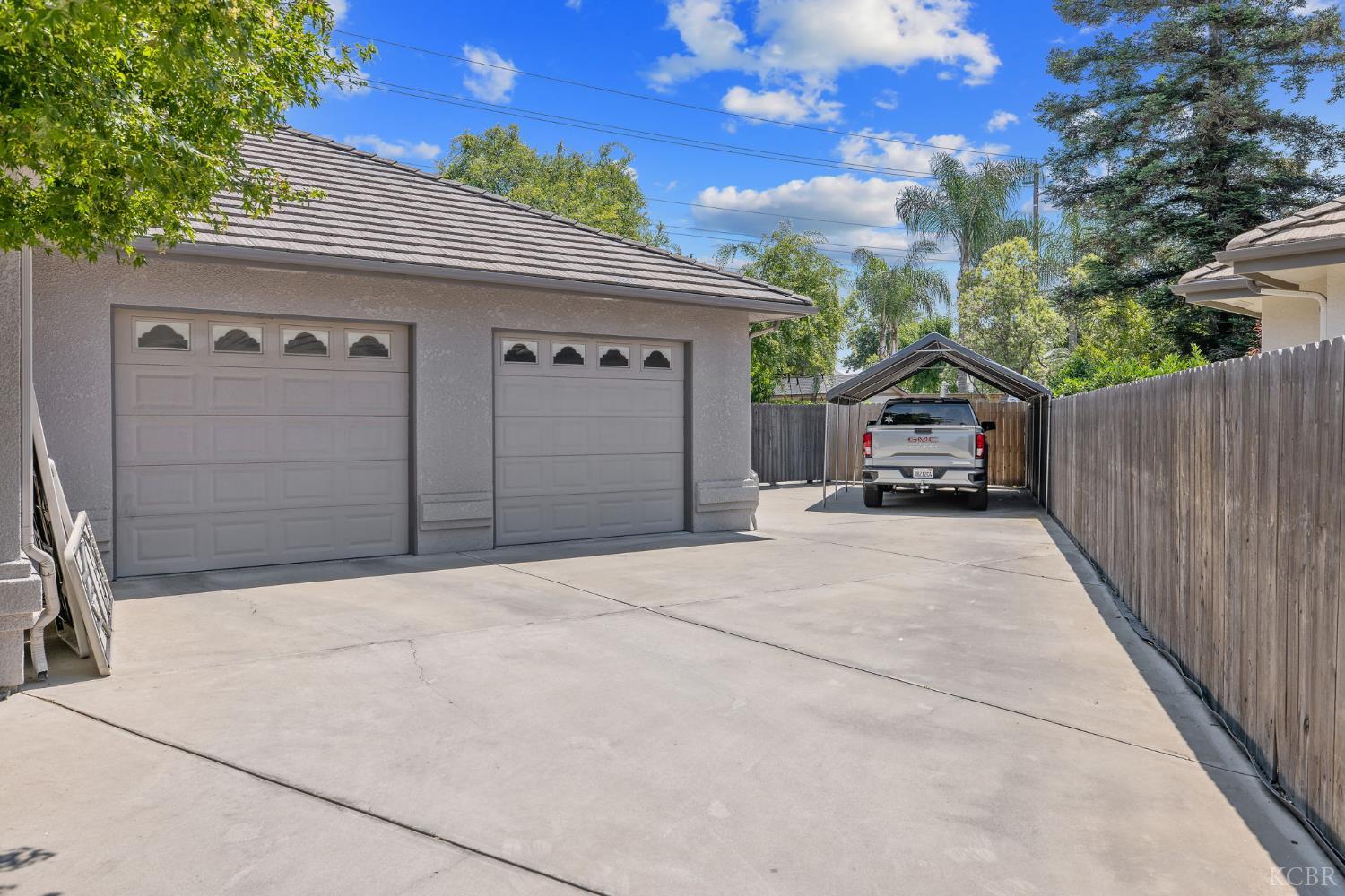 2833 E Laura Ct, Visalia, CA 93292